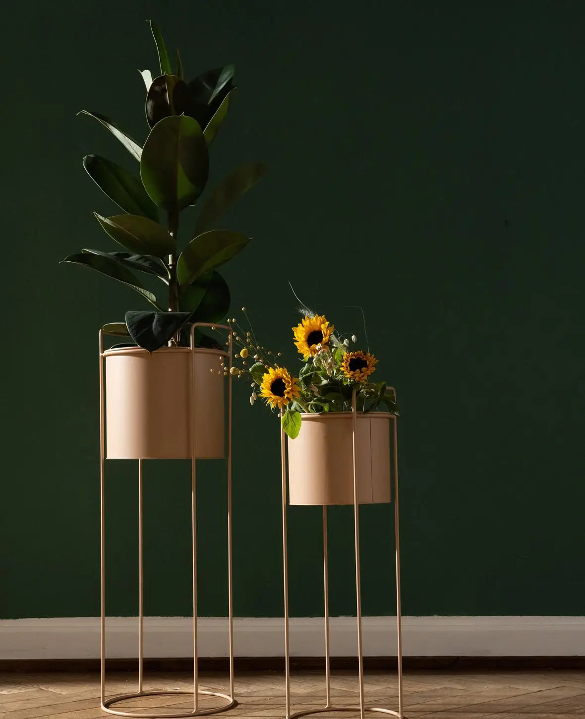 Nudefarbener Stehtopf / Blumentopf mit Beinen, altrosa, 62 cm