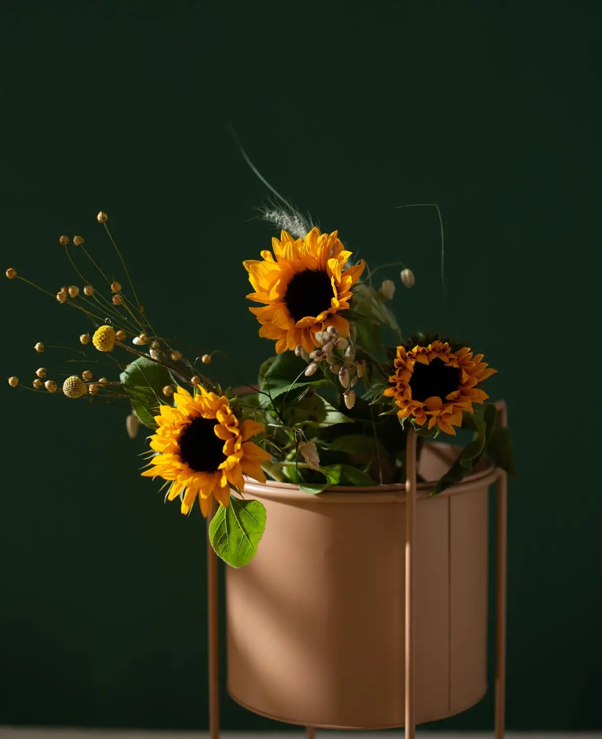 Nudefarbener Stehtopf / Blumentopf mit Beinen, altrosa, 62 cm