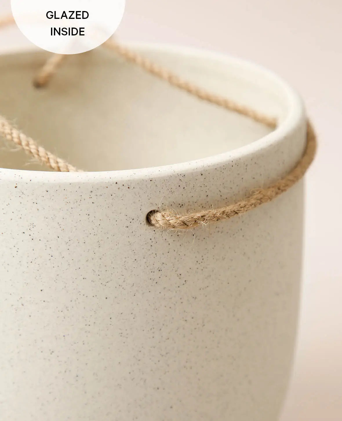 Hängetopf / Hängender Blumentopf aus Steingut mit rauher Struktur, Beige mit Sprenkel, Ø 15 cm