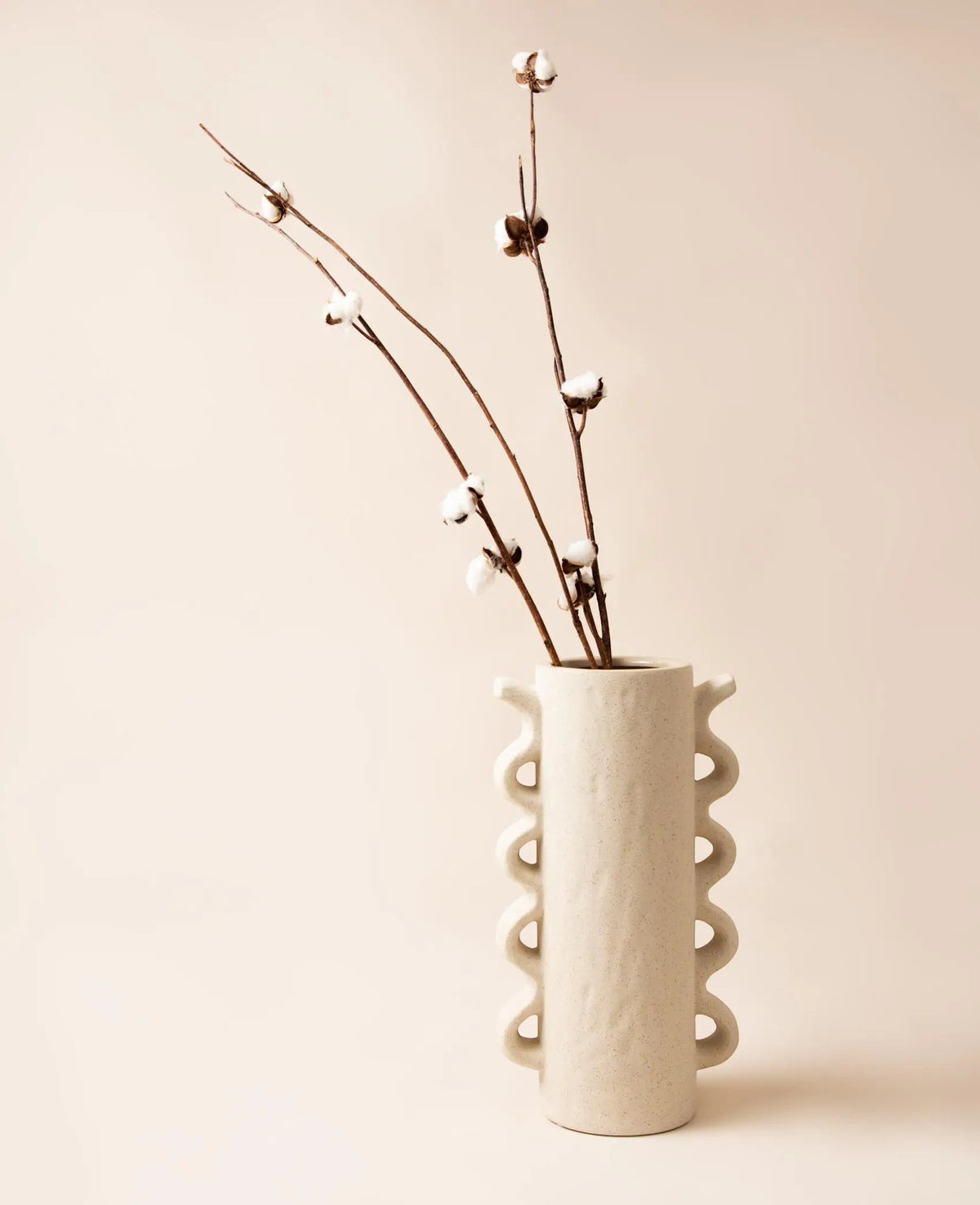 Hohe Vase mit sandiger Oberfläche in Offwhite und schwarzen Sprenkeln, 19 x 12 x H 35.5 cm