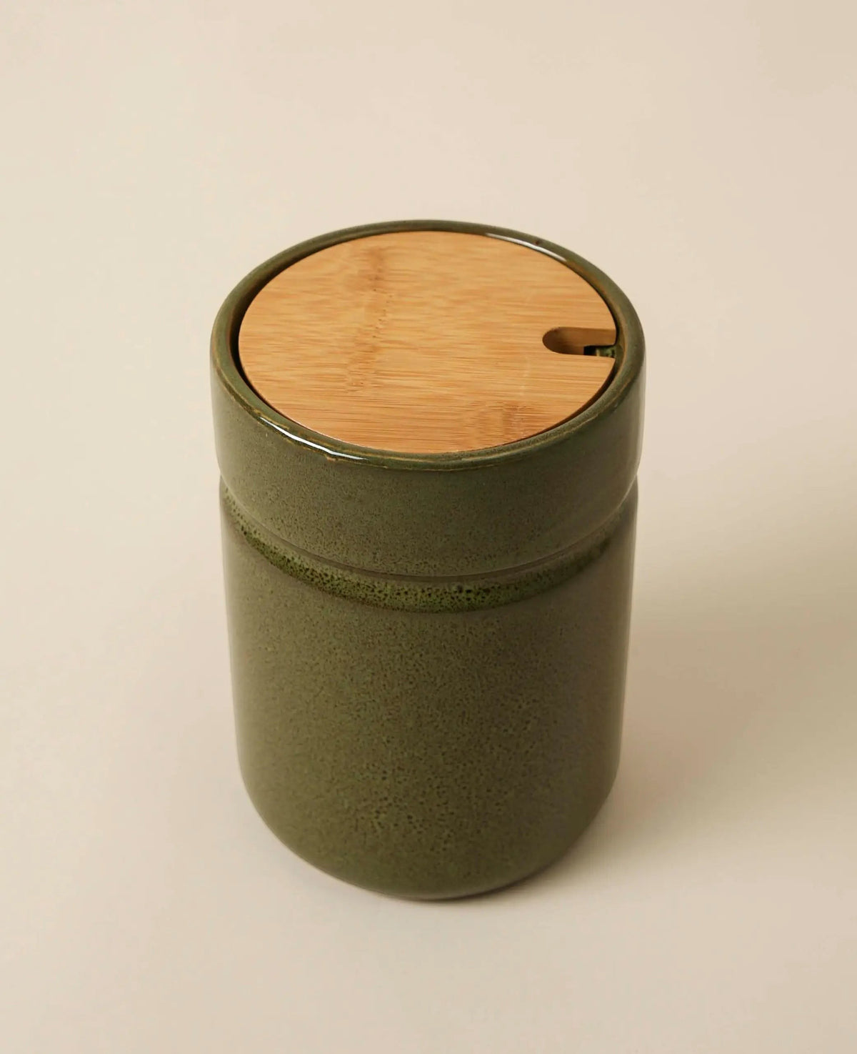 Olivgrüne runde Keramikdose mit Holzdeckel, D 11 cm x H 16 cm