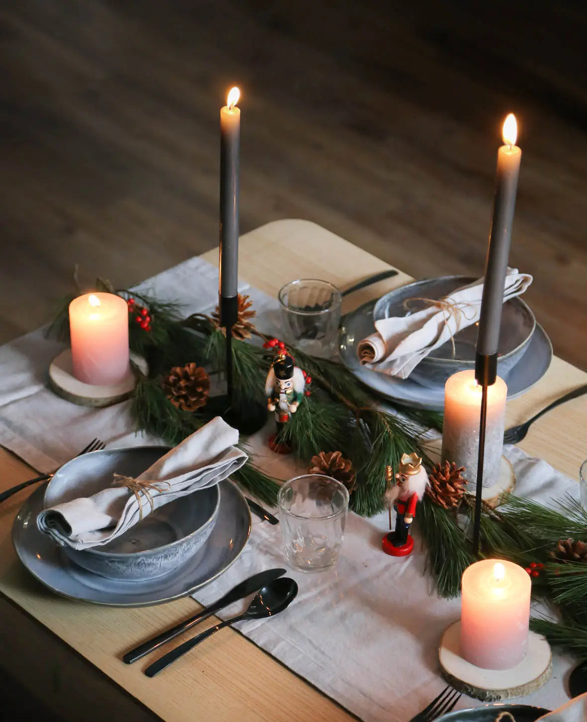 Kerzenständer für Stabkerzen in mattem Schwarz, 28.5 cm