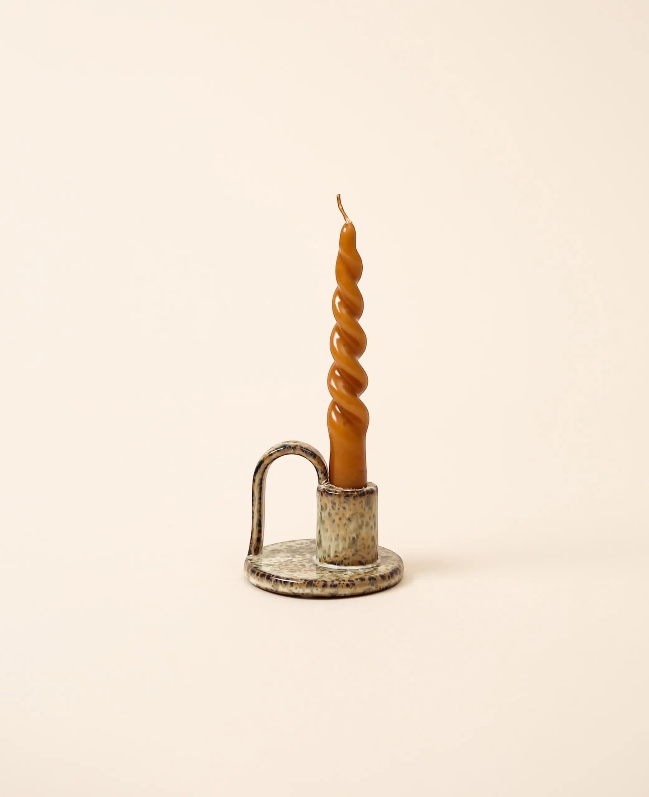 2er Set Stabkerzen / Tafelkerzen mit Twist in braun glänzend, 2.2 cm x 15 cm