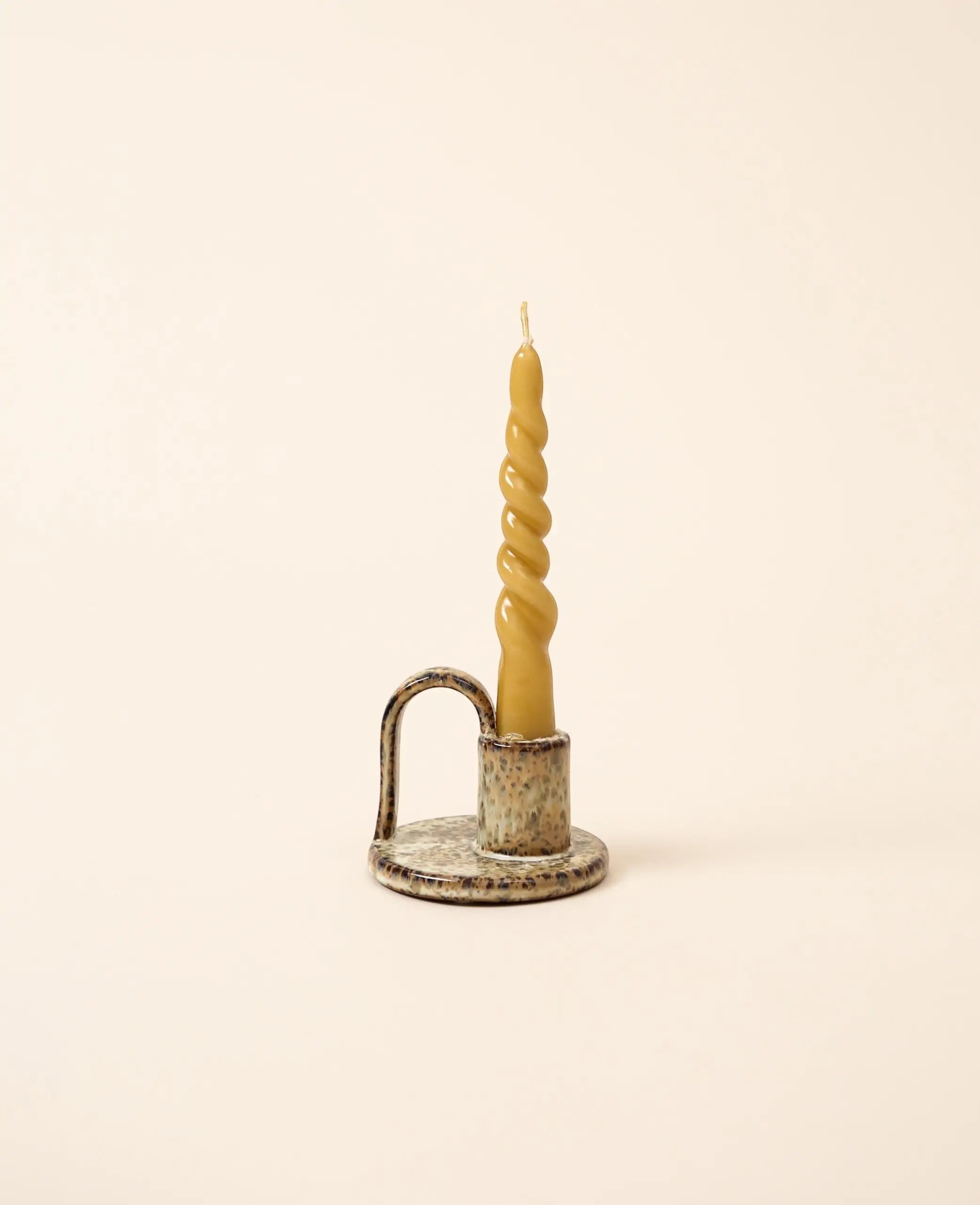 2er Set Stabkerzen / Tafelkerzen mit Twist in hellbraun glänzend, 2.2 cm x 15 cm