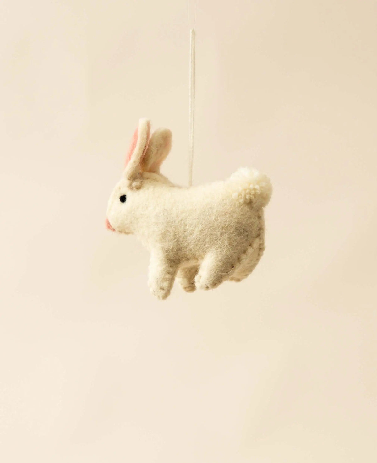 Hänge Kaninchen aus Filz in creme, 10 cm, als Deko fürs Kinderzimmer oder als Weihnachtsschmuck