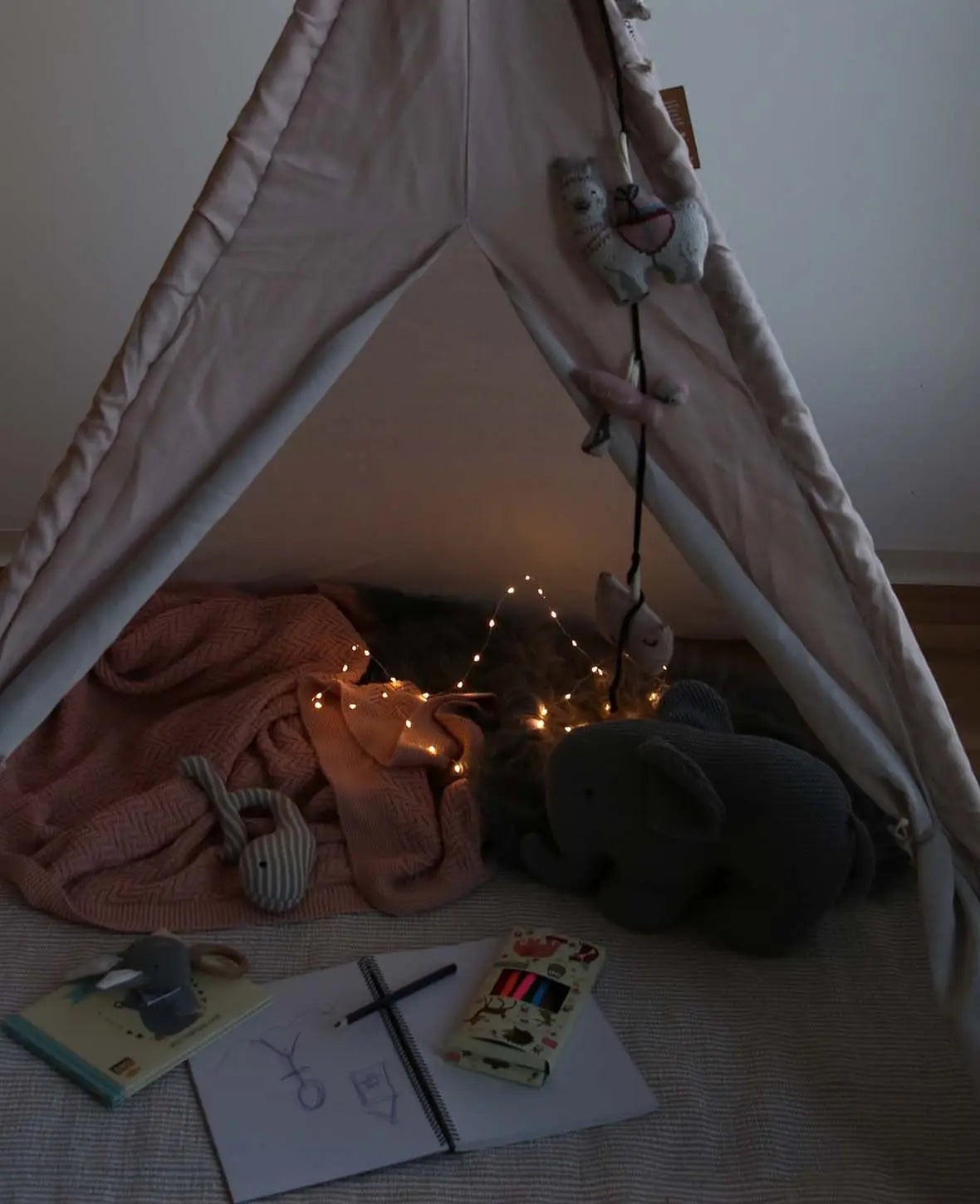 Stimmungsvolle 200 cm LED Draht Lichterkette, batteriebetrieben, in Schwarz – Warmweisse Fairy Lights