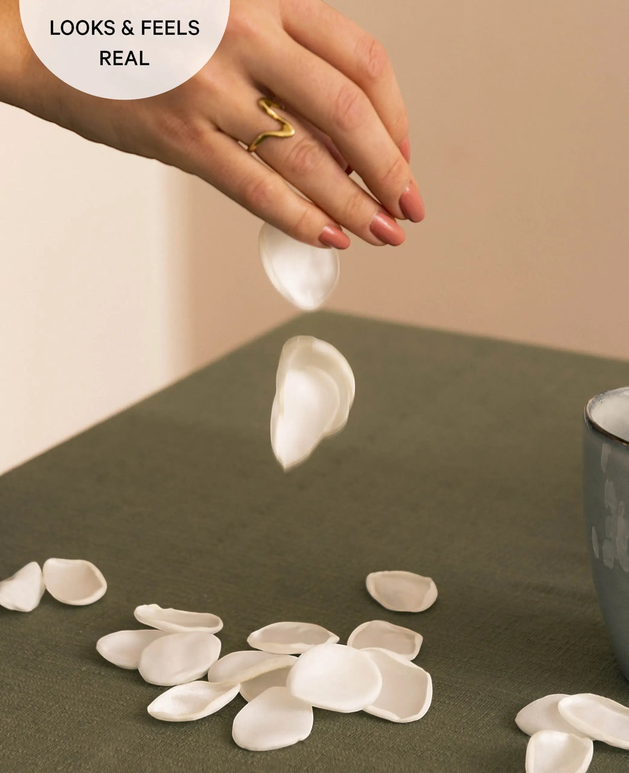 Rosenblätter aus Seide in Weiss, 150 Stück