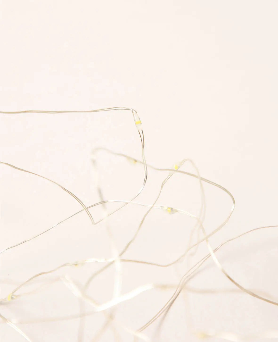 Stimmungsvolle 200 cm LED Draht Lichterkette, batteriebetrieben, in Silber – Warmweisse Fairy Lights