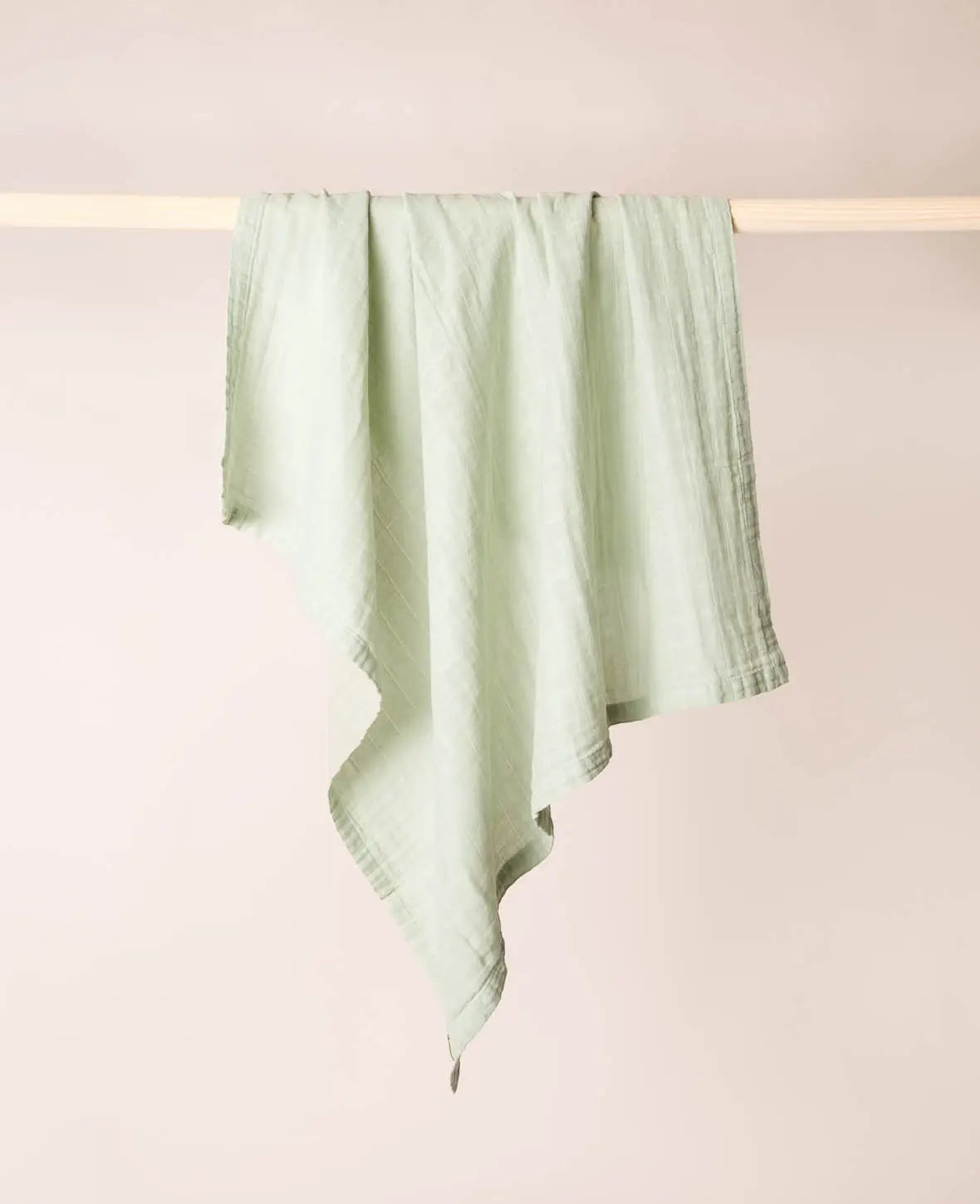 Musselin Tuch / Mulltuch aus 100% Bio Baumwolle als Nuscheli für Babys oder als Mode- und Dekoaccessoire in Salbeigrün, 75 x 75 cm