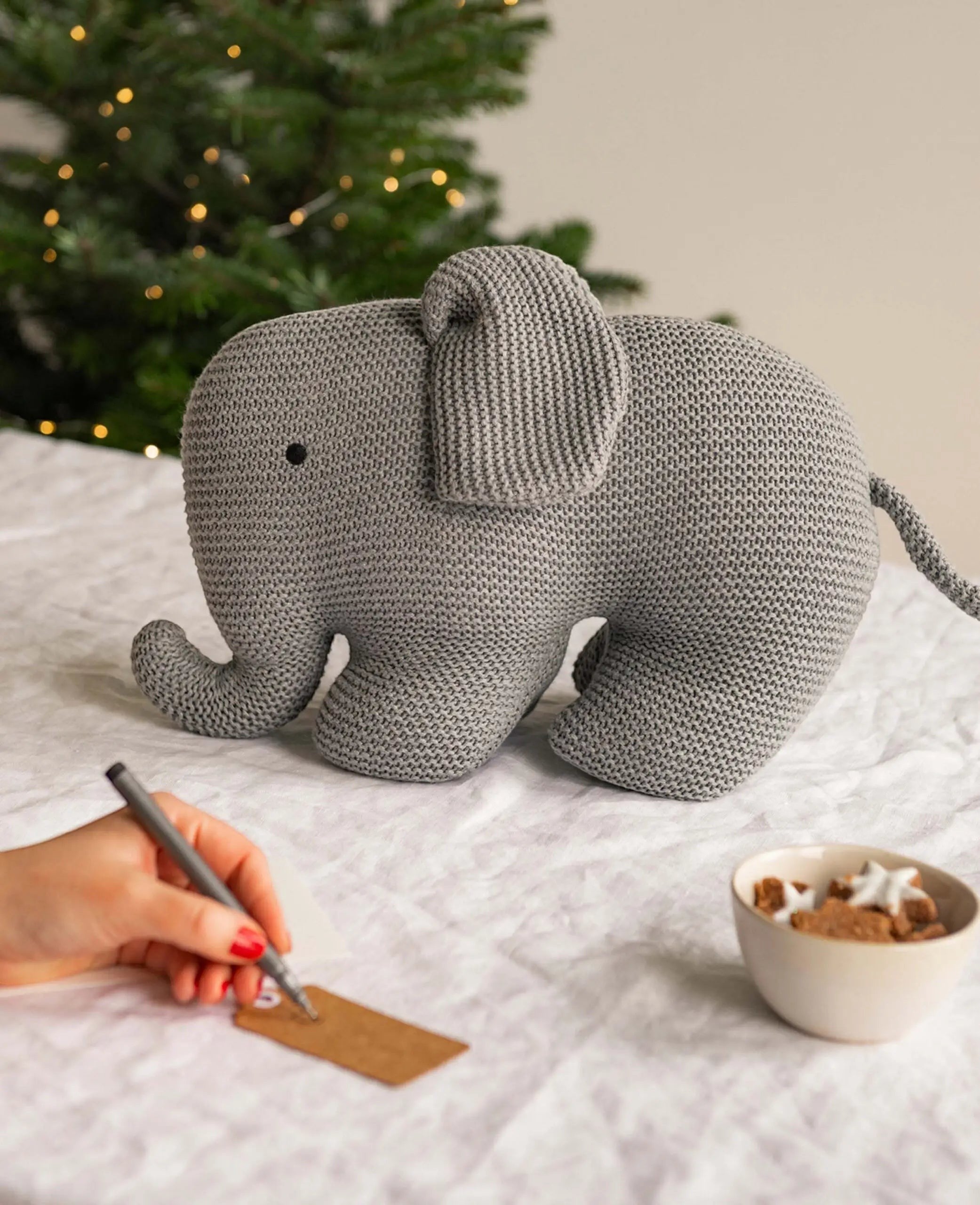Gestrickter Elefant / Stofftier aus Baumwolle, L 40 cm x B 15 cm x H 25 cm