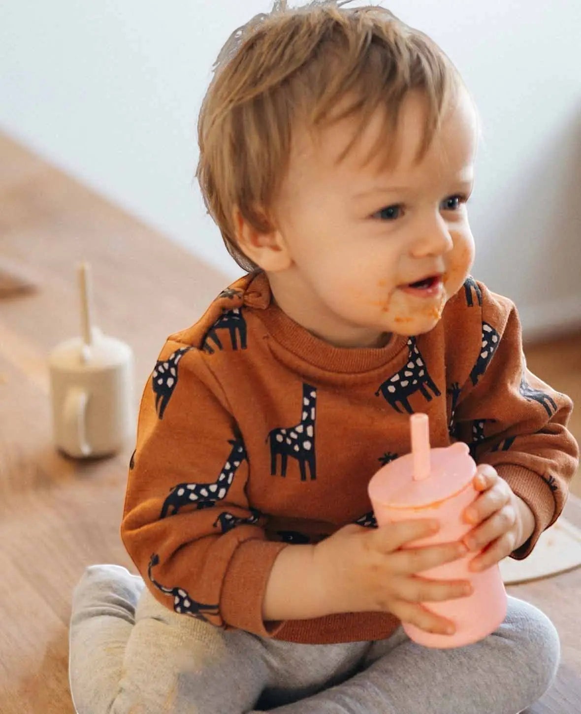 Trinkbecher mit Strohhalm für Kinder in rosa aus Silikon, 200 ml