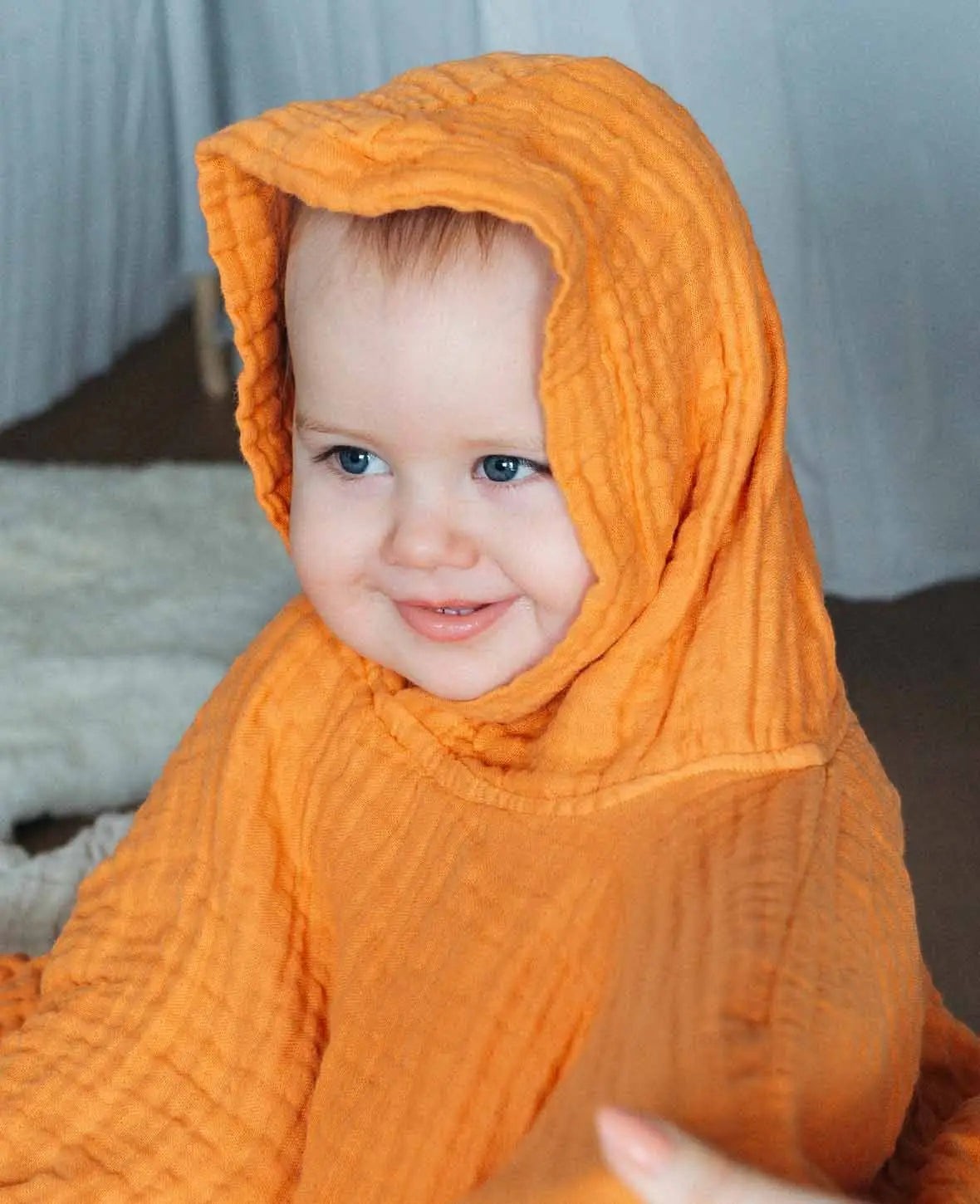 Poncho "Lilo" aus 100% Bio Baumwolle-Musselin in Orange für Kinder im Alter von 5-6 Jahren