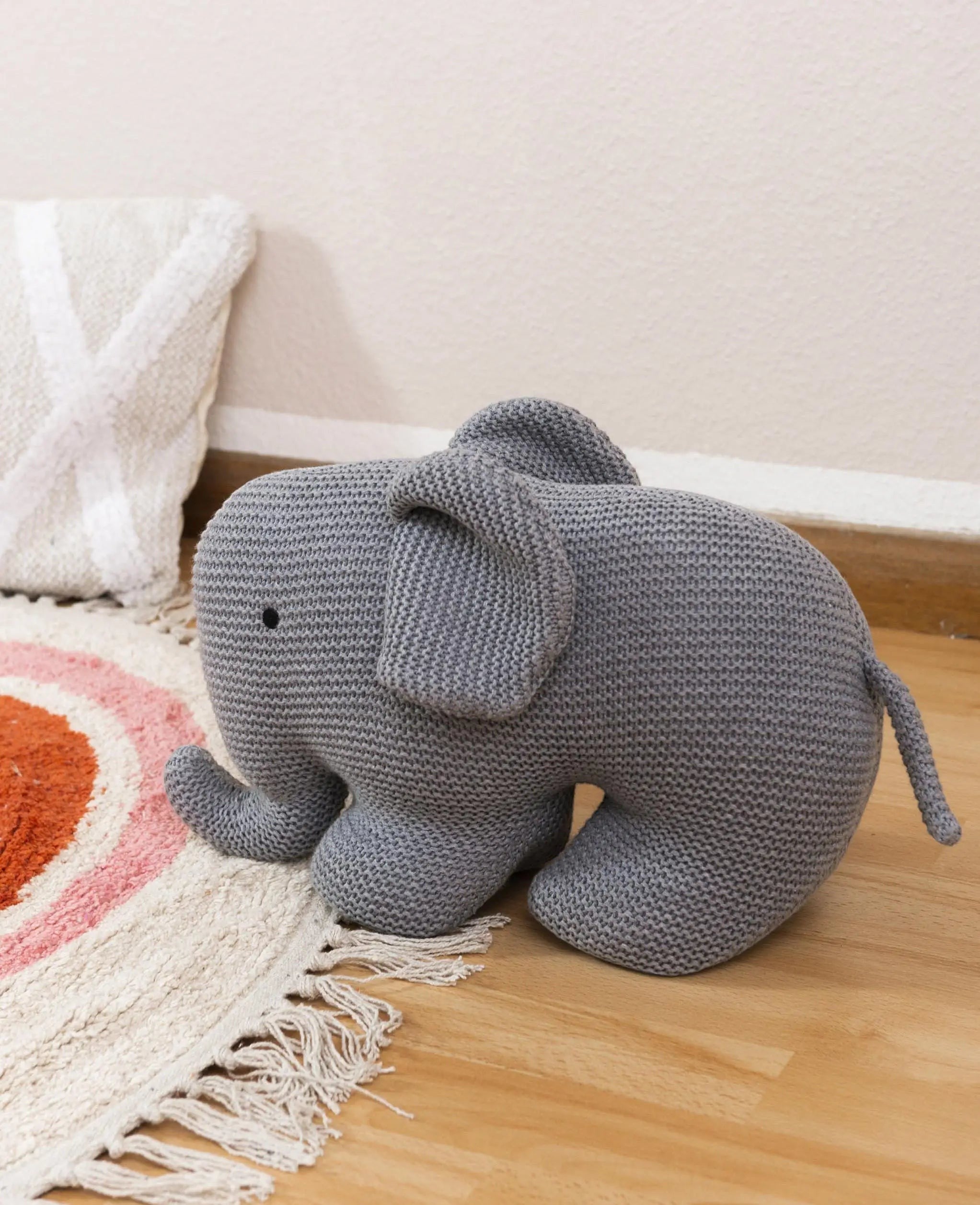 Gestrickter Elefant / Stofftier aus Baumwolle, L 40 cm x B 15 cm x H 25 cm