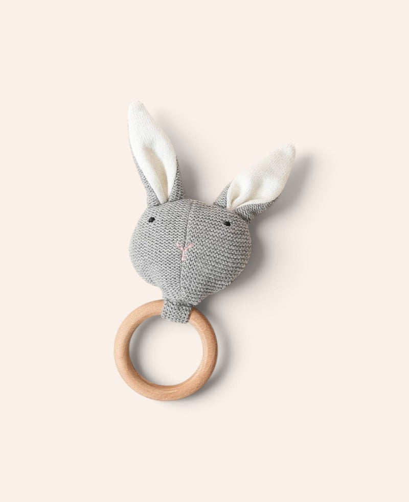 Baby Holz Beissring mit Hase aus gestrickter Baumwolle