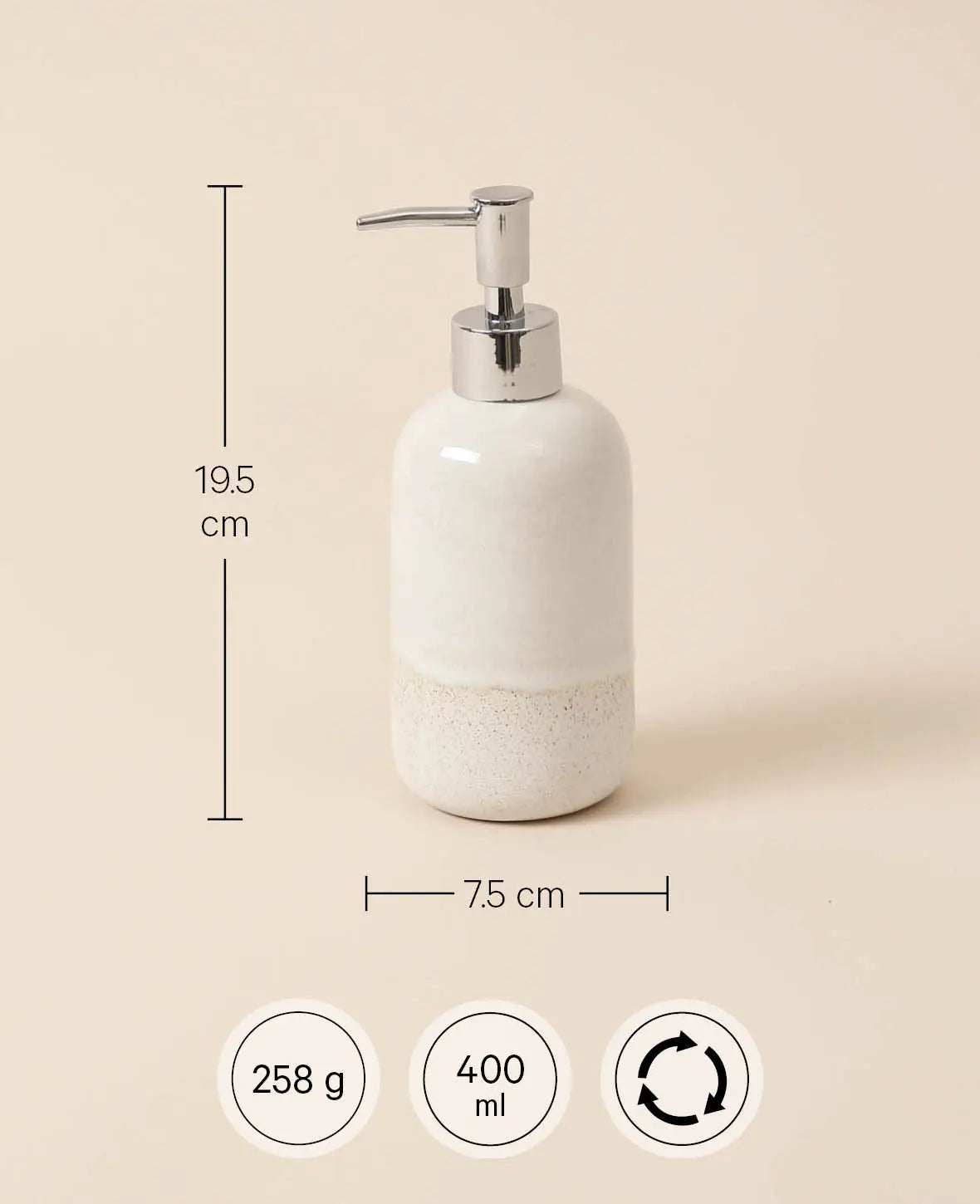 Seifenspender mit silbernem Spender aus beige glasiertem Steingut