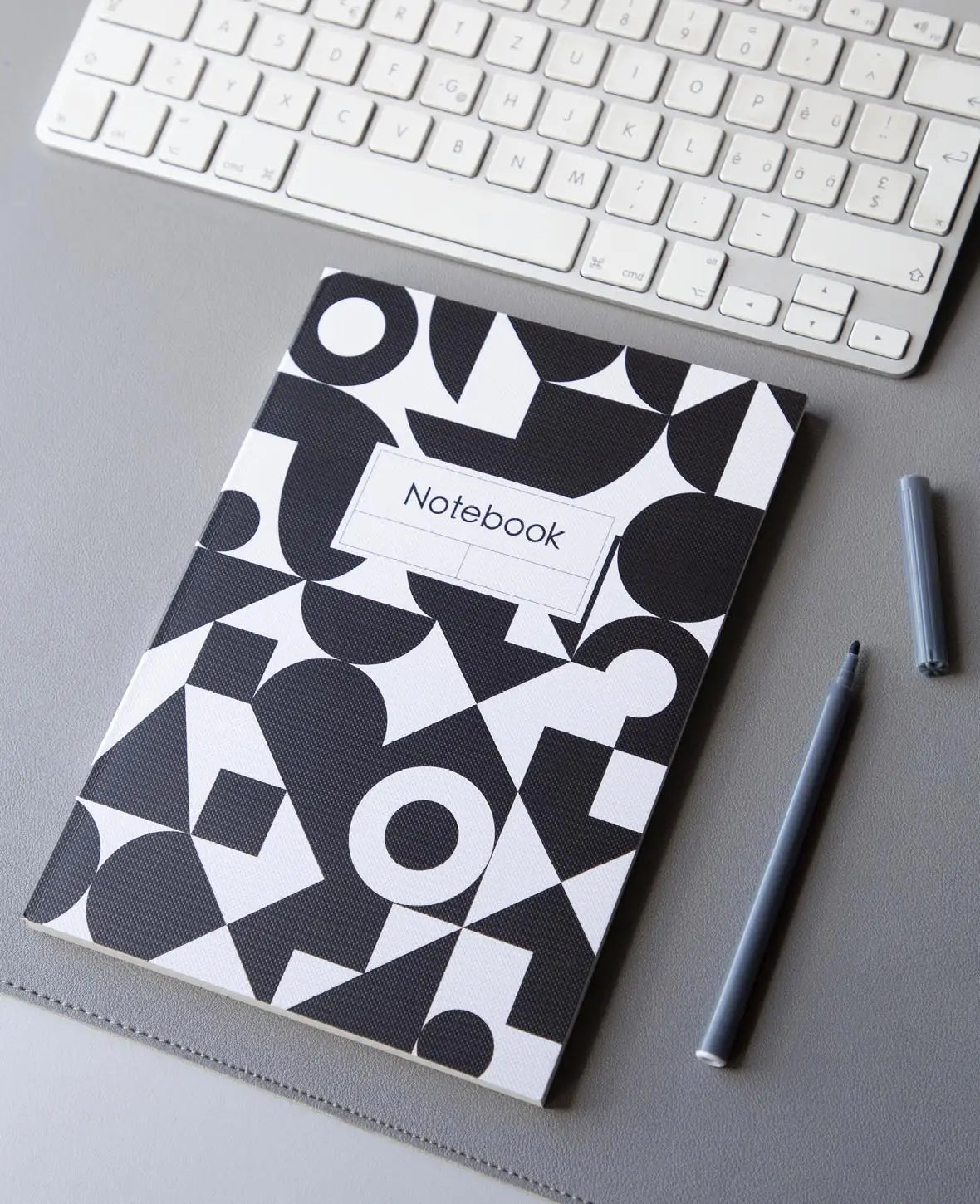 Notebook, A5, Notizheft mit karierten Blättern in grafischen Design, schwarz/weiss, 80 g, 148 x 210 mm, 80 Blatt