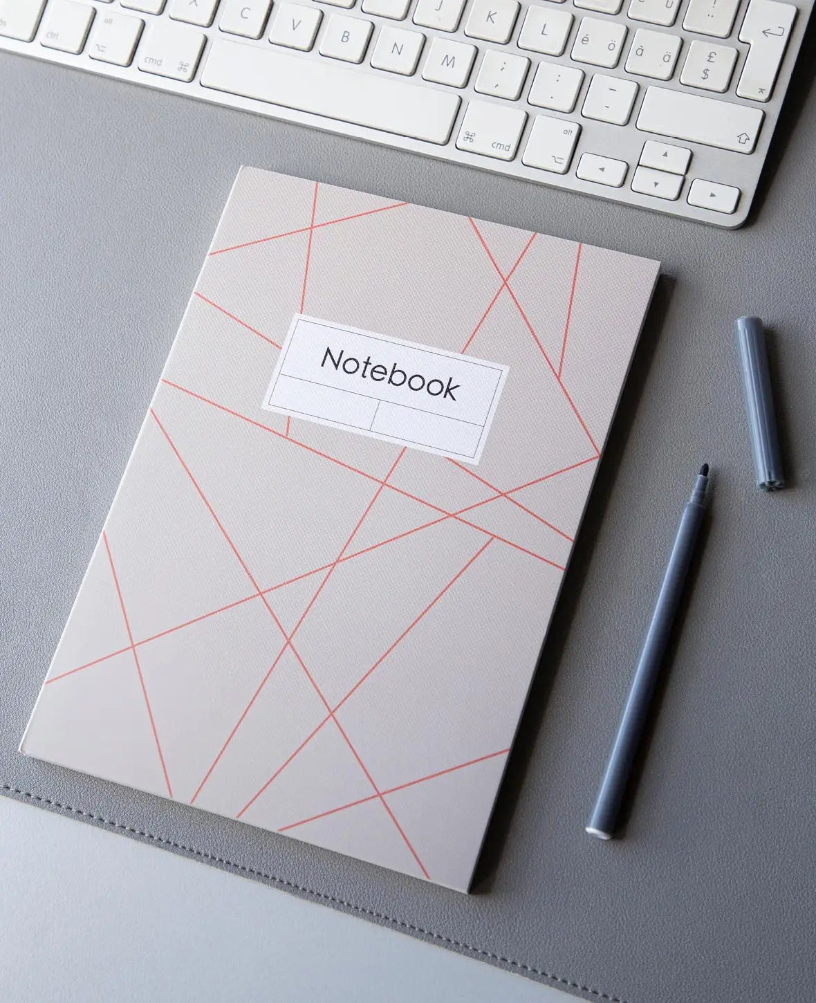 Notebook, A5, Notizheft mit karierten Blättern in grafischen Design, grau/rot, 80 g, 148 x 210 mm, 80 Blatt