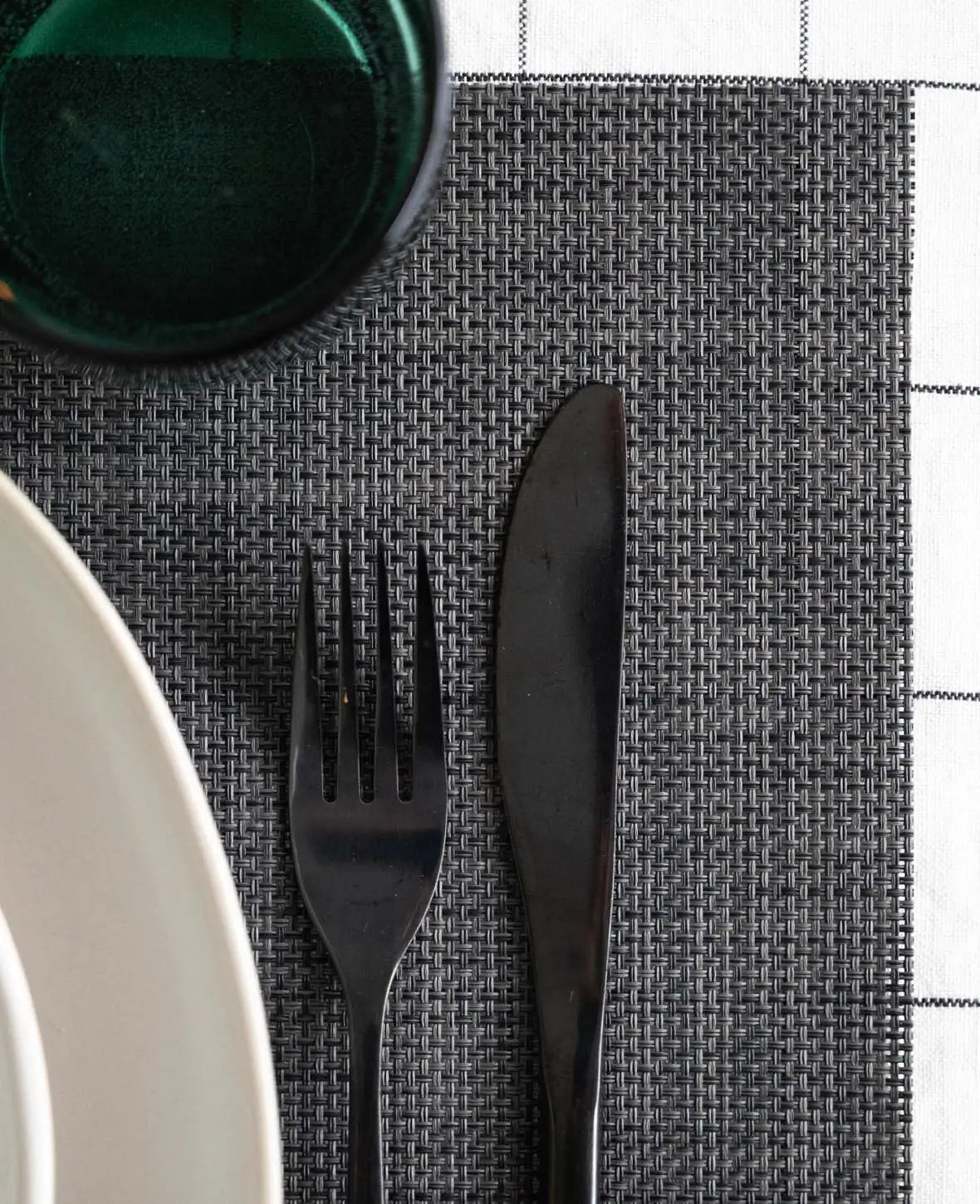 Hitzebeständige, abwaschbare Tischsets aus PVC, 45x30 cm - Schwarz, 8er Set