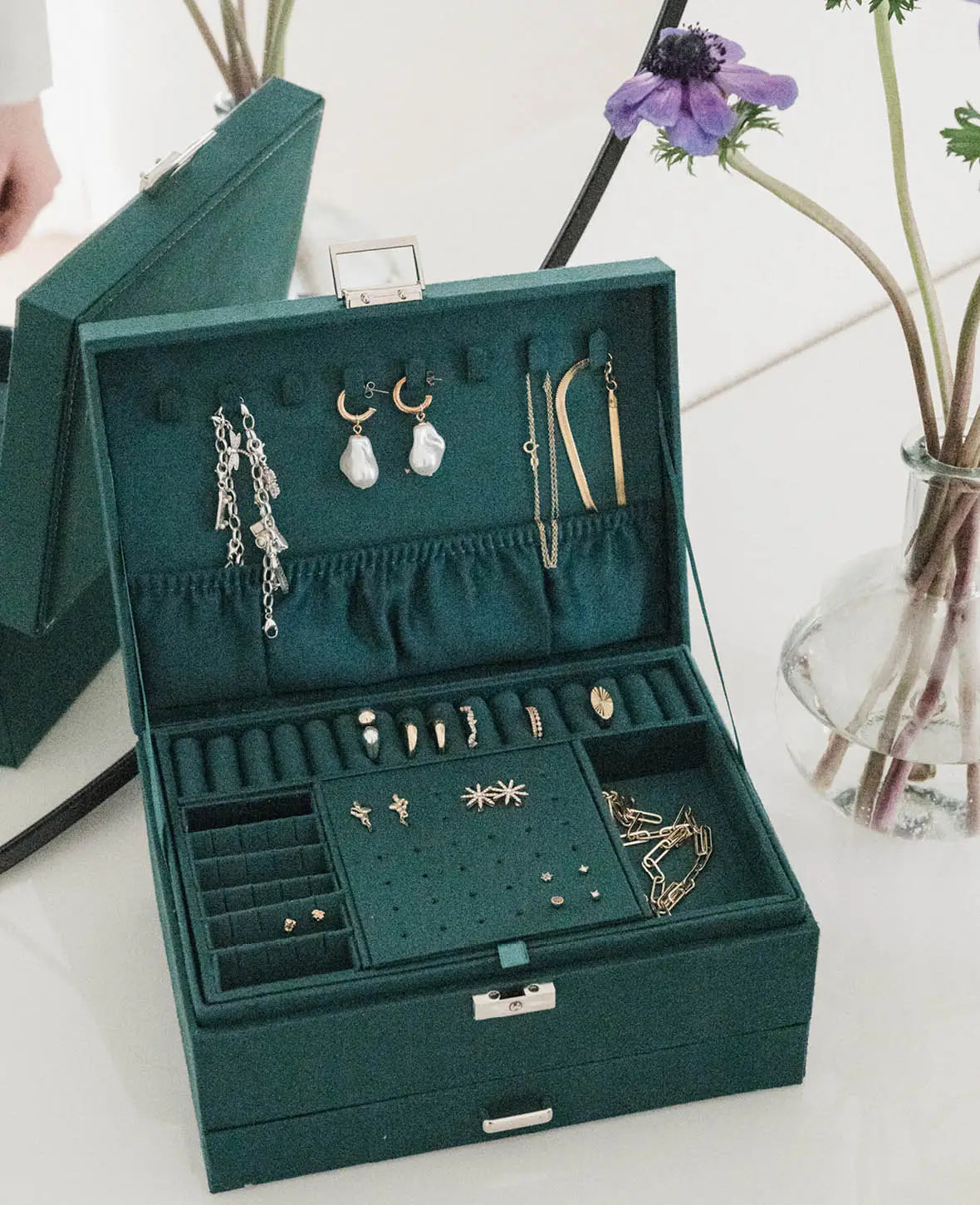 Flanell Schmuckschatulle mit Schloss Aufbewahrungsbox Organizer für Ringe / Halskette / Ohrringe / Armbänder - Dunkelgrün