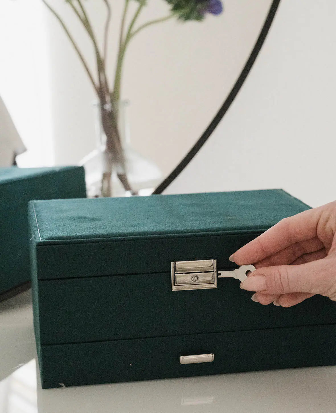 Flanell Schmuckschatulle mit Schloss Aufbewahrungsbox Organizer für Ringe / Halskette / Ohrringe / Armbänder - Dunkelgrün