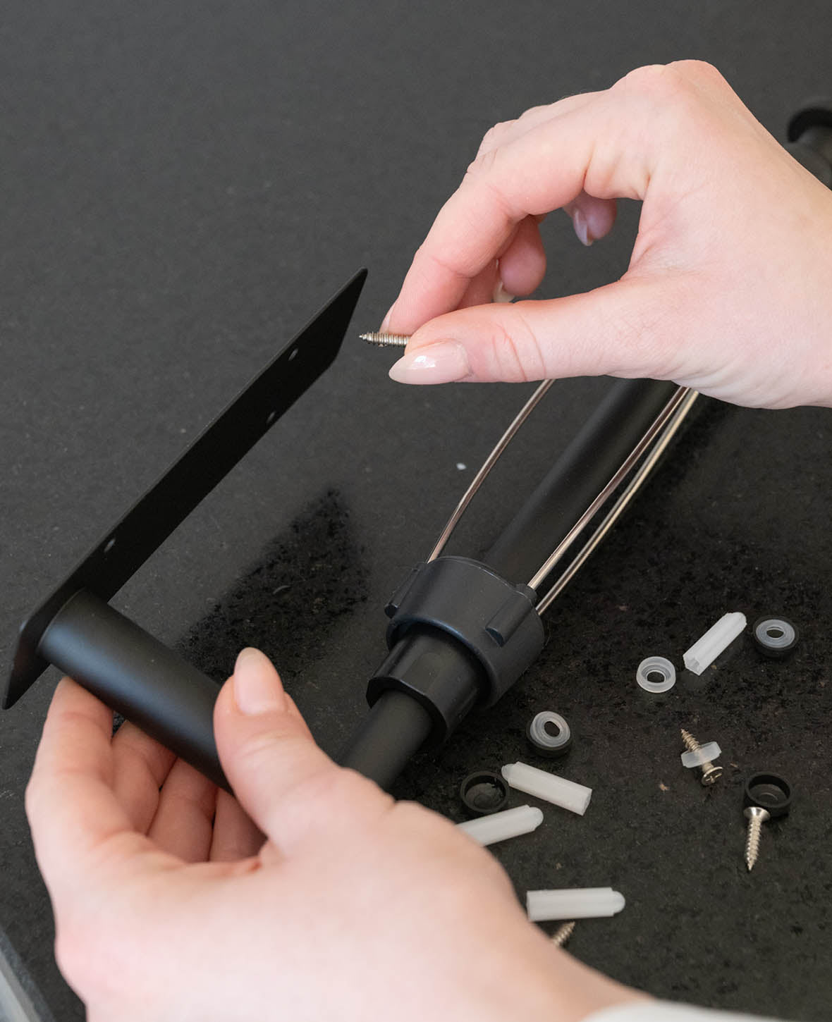 Selbstklebende Küchenrollen Halterung Ständer mit Dämpfung Schwarz, 30cm