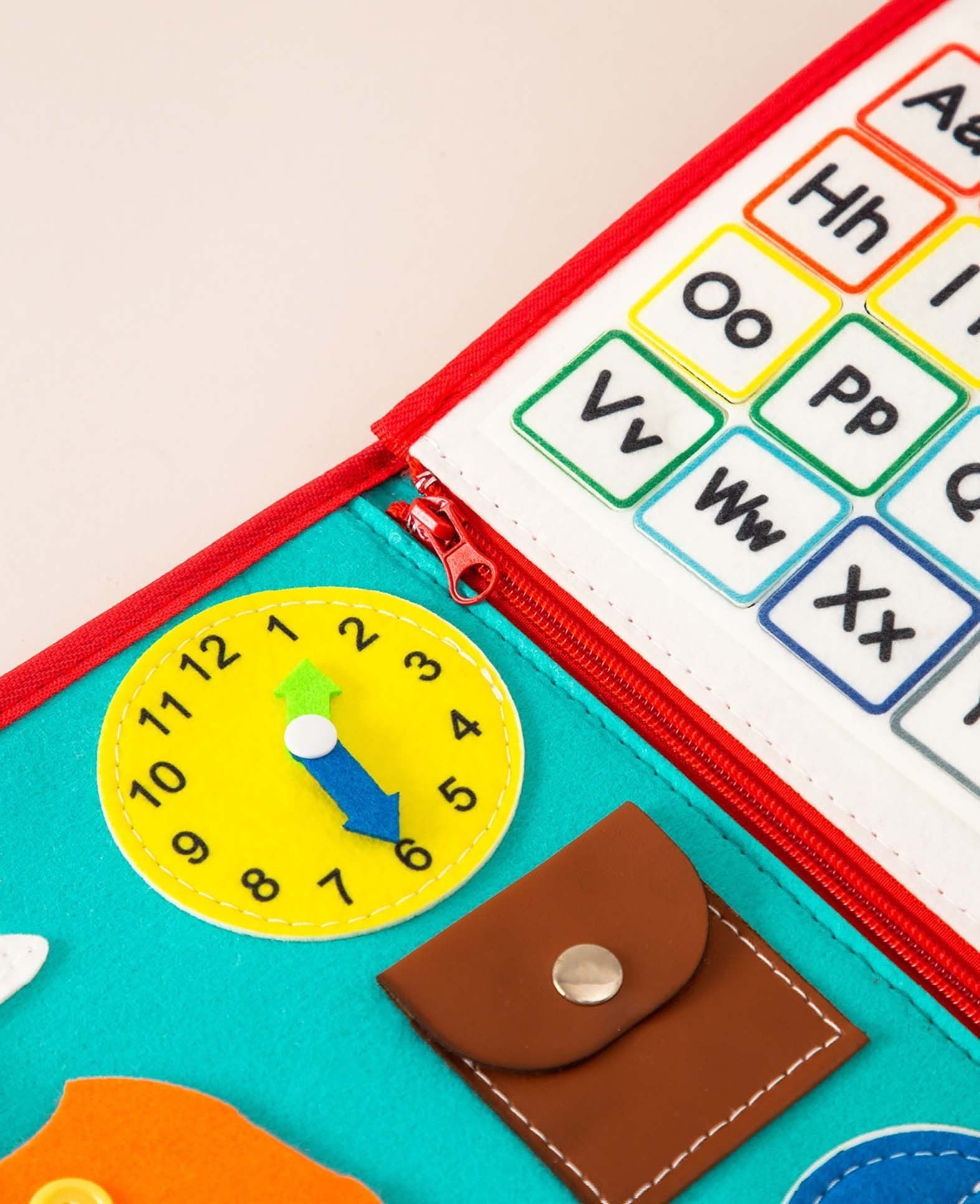 Lernspielzeug Klett Busy Board – 59 Teile, Montessori Prinzip