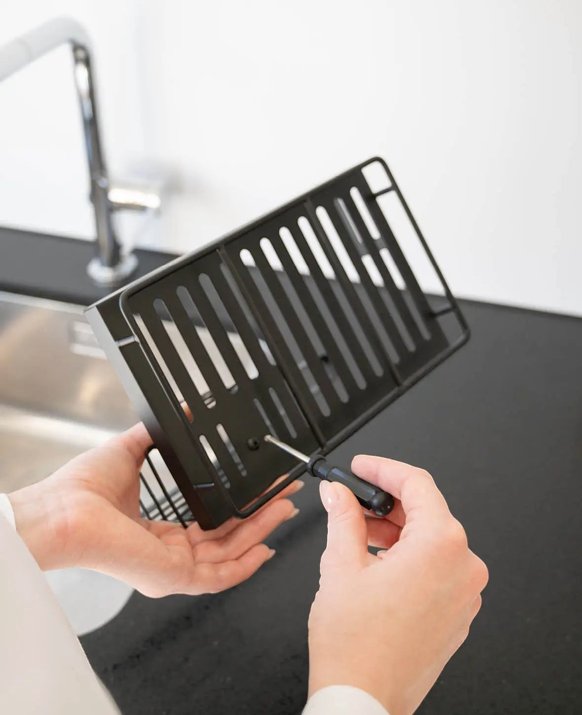 Metall Spülbecken Organizer 243x165mm – Mit Abtropfschale