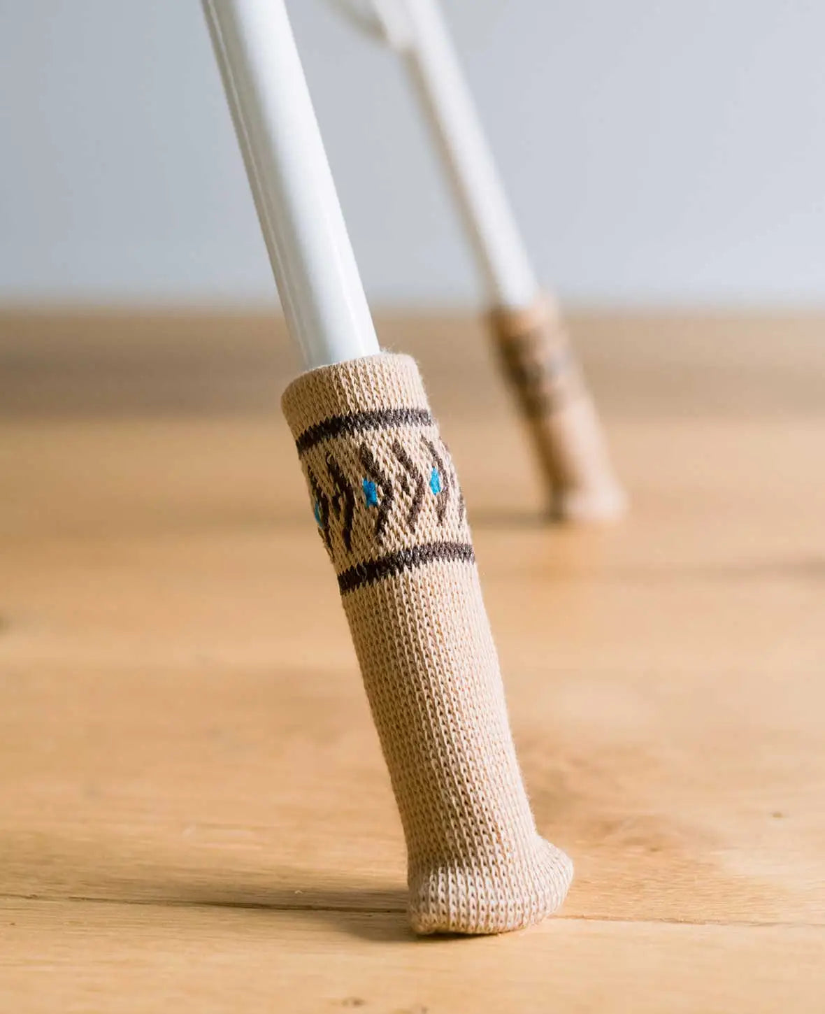 (4er Set) Stoff Stuhlbein Stulpen Schutz – Hellbraun mit Muster