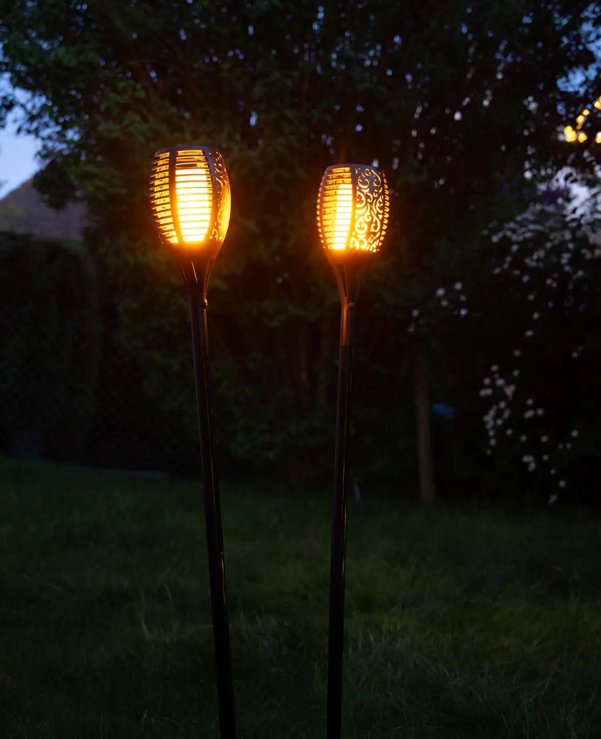 Flackernde Outdoor LED Solar Gartenfackel – Warmweisses Licht