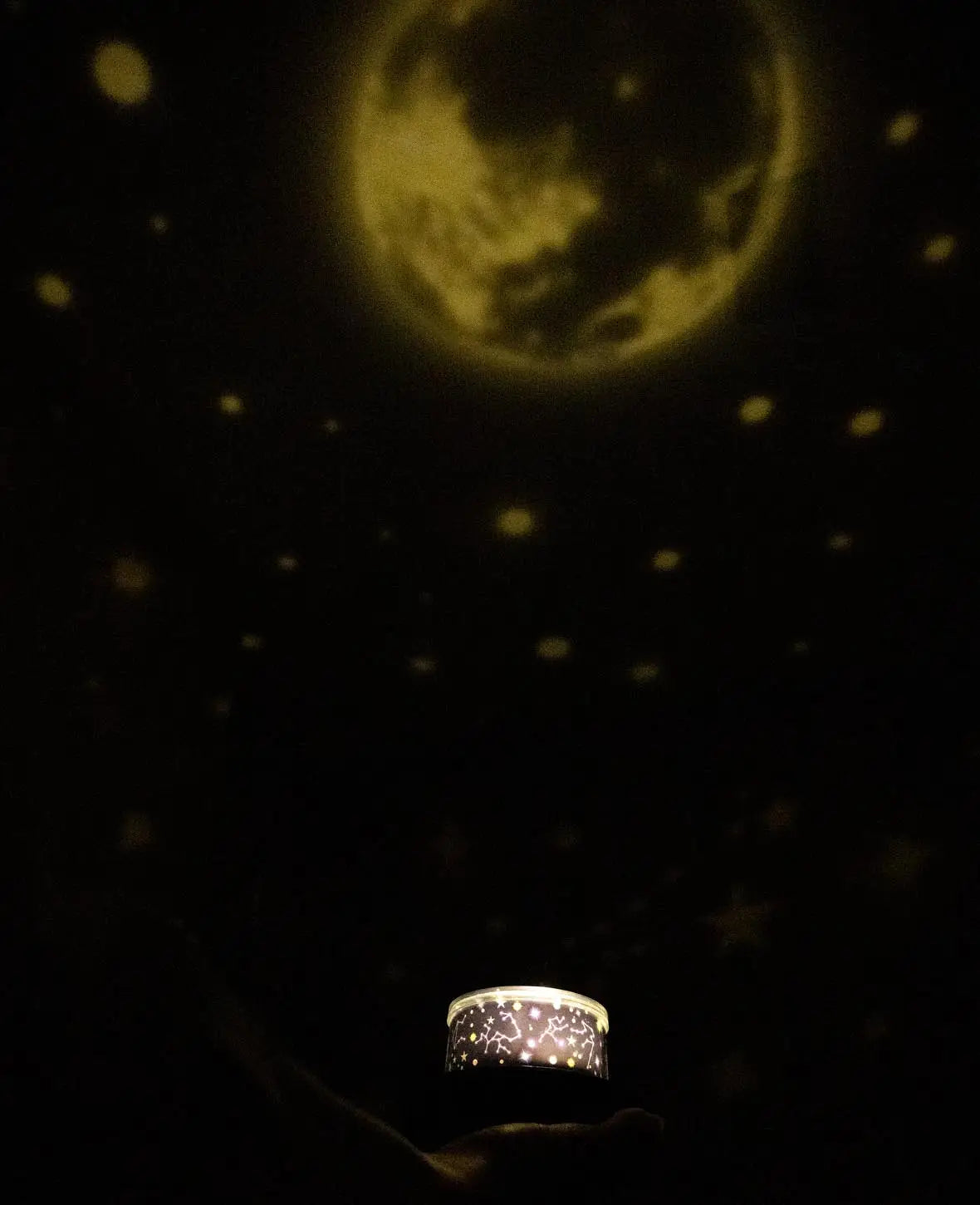 2in1 LED Sternenhimmel Projektor / Nachtlicht mit 360° Drehung, 6 verschiedene Wechselmotive