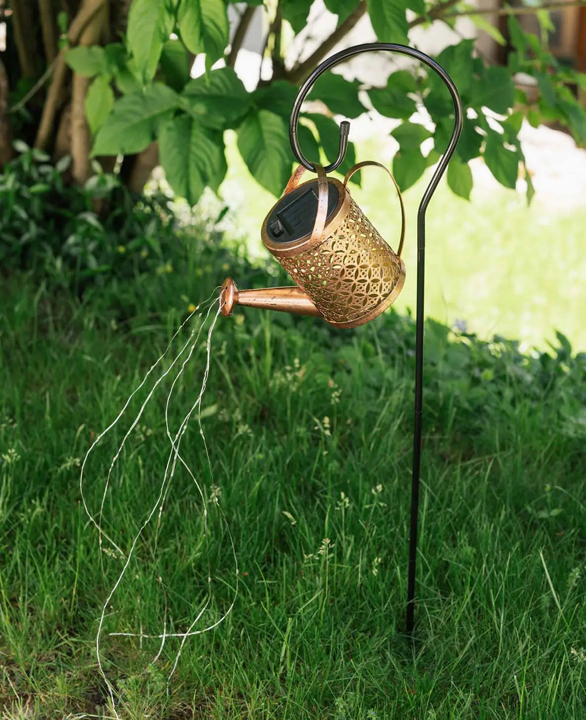 Solar Giesskanne mit Haken & Lichterkette, ideal als Garten Deko