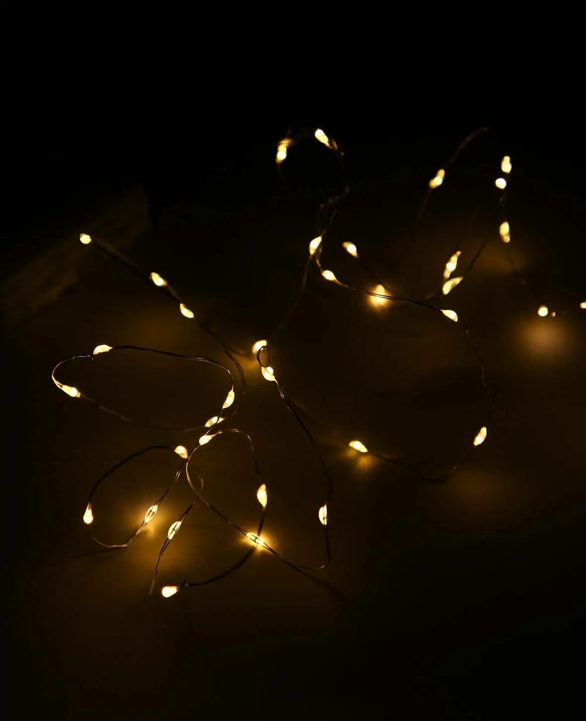 Stimmungsvolle 200 cm LED Draht Lichterkette, batteriebetrieben, in Schwarz – Warmweisse Fairy Lights
