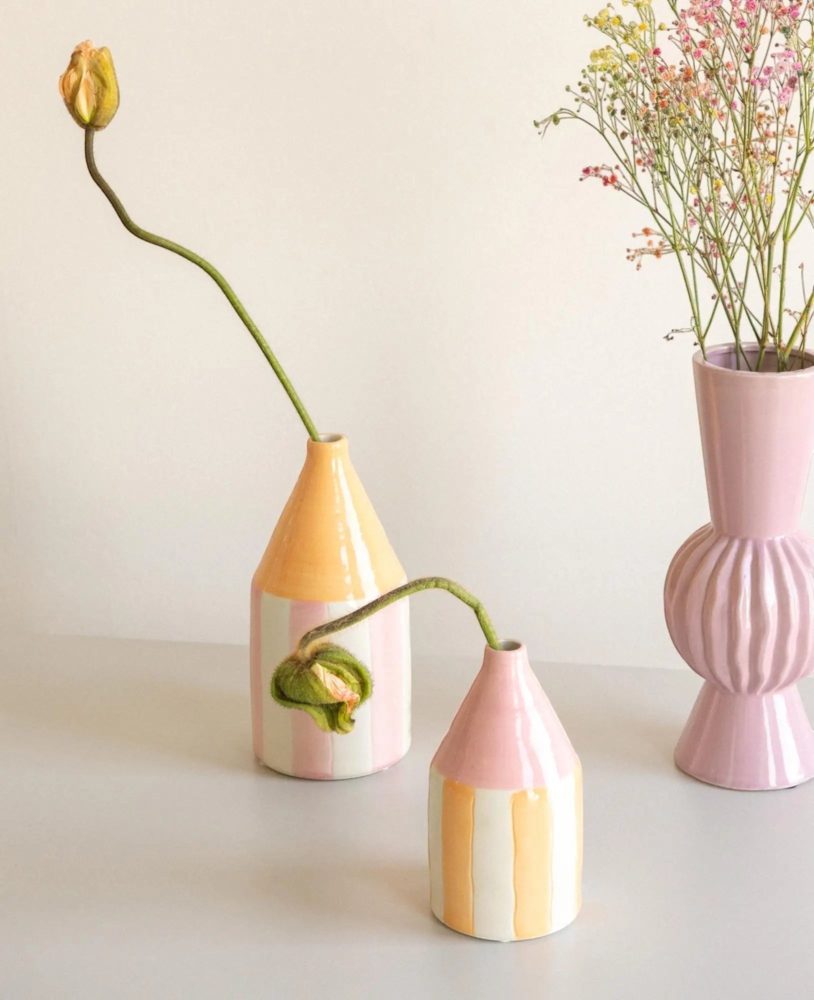 Porzellan Vase mit orangen Streifen und rosa Hals, H 19 x Ø 10 cm
