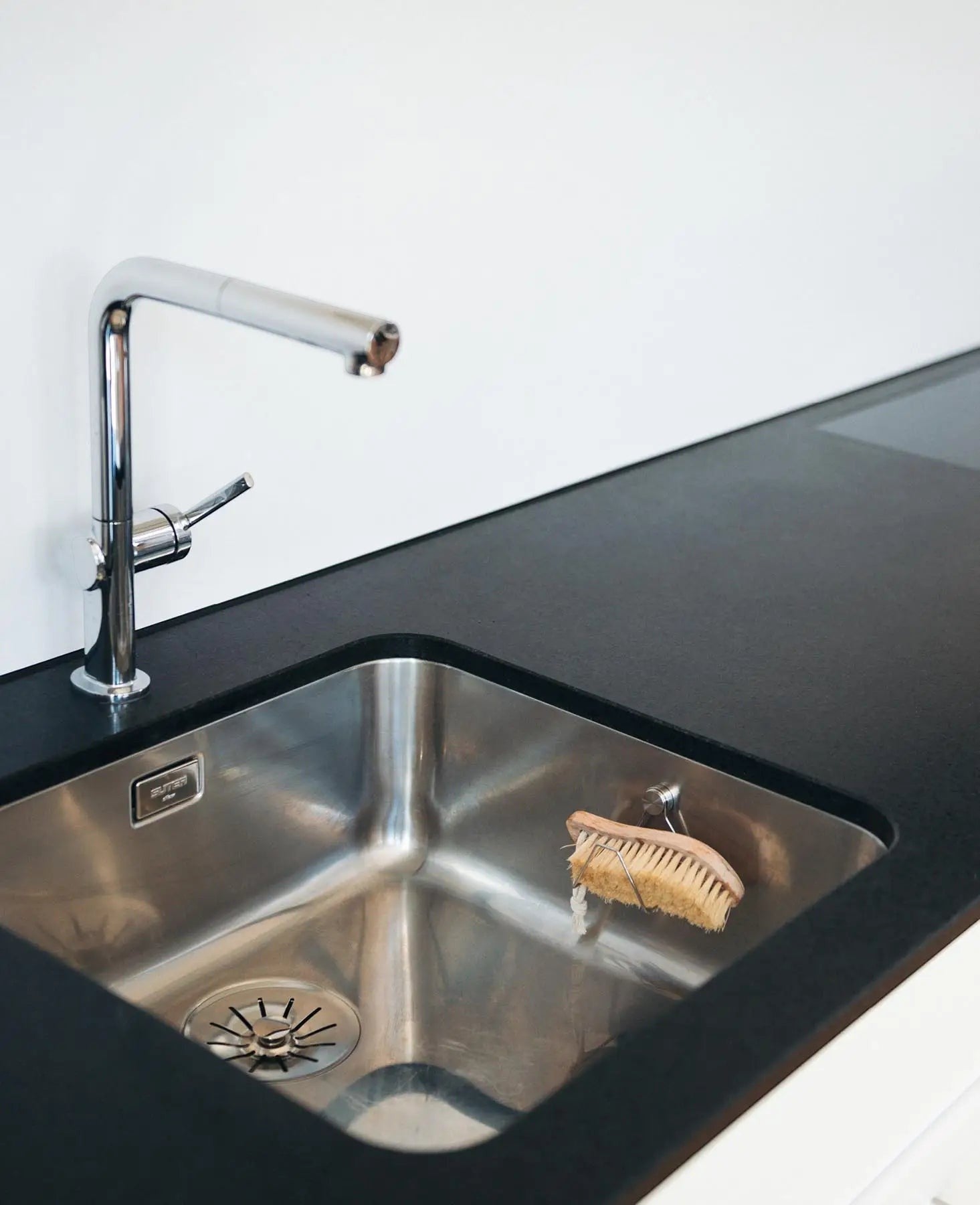 Magnetischer Schwammhalter für Spülbecken aus Edelstahl