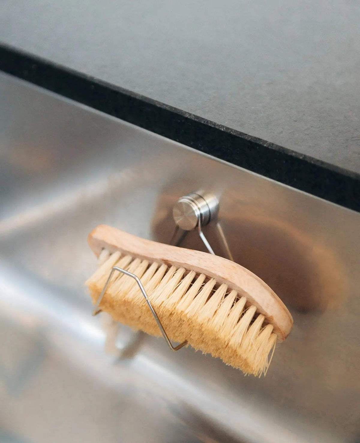 Magnetischer Schwammhalter für Spülbecken aus Edelstahl