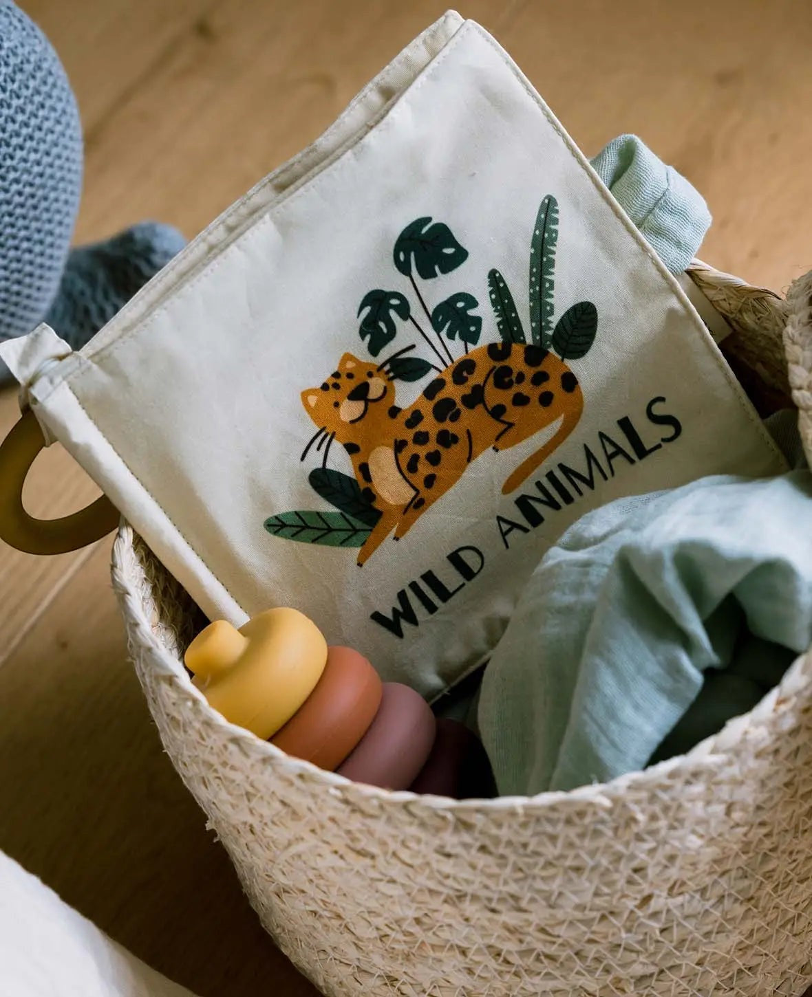 Kinderstoffbuch / Fühlbuch "Wild Animals", mit Silikonbefestigungsring