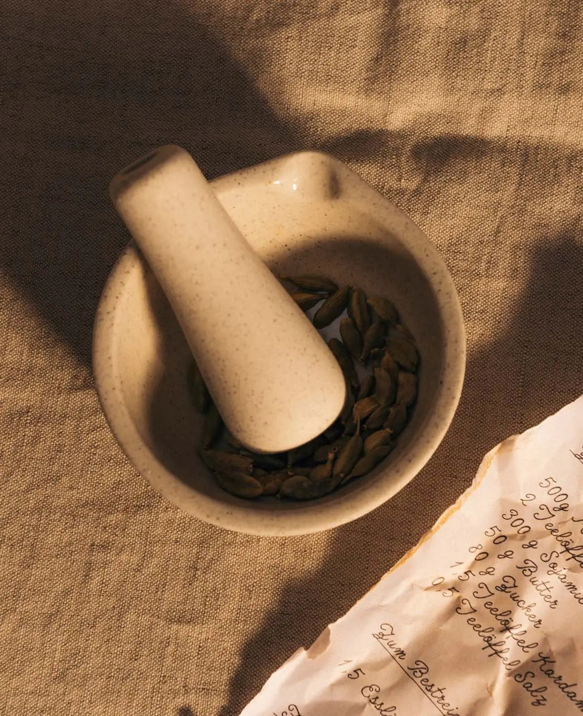 Keramik Mörser, beige mit schwarzen Sprenkeln und glasierter Innenseite,  Ø 10 cm