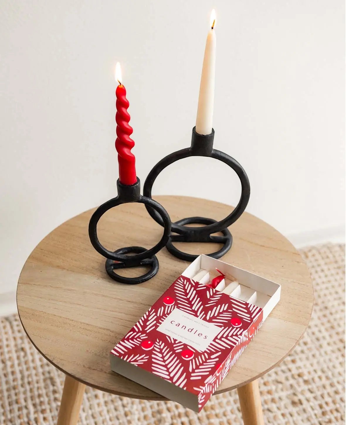 Weihnachtliches Kerzen Set mit schöner Verpackung, Rot und cremefarben gemischt, 5 Stück, H 15 x Ø 2.2 cm