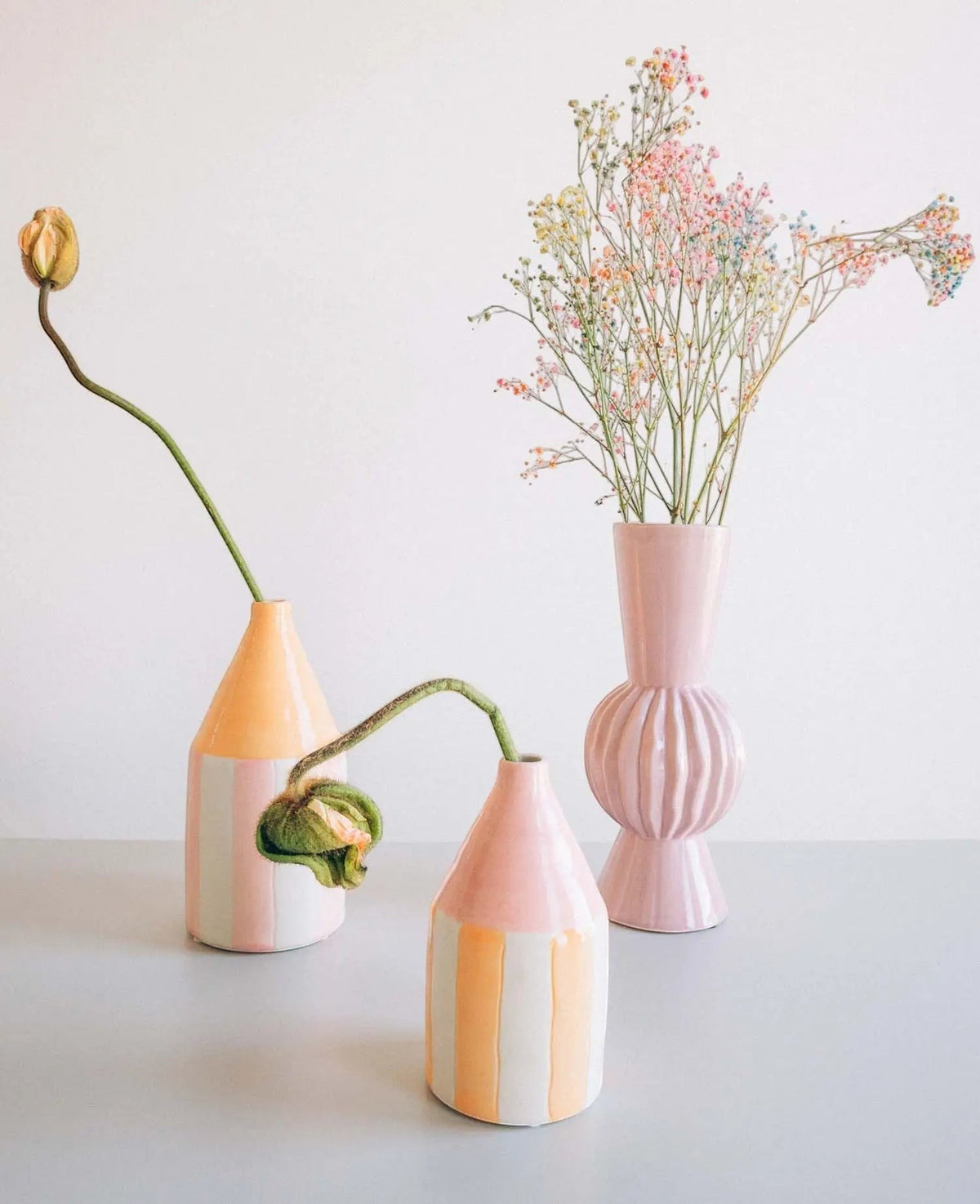 Porzellan Vase mit orangen Streifen und rosa Hals, H 19 x Ø 10 cm