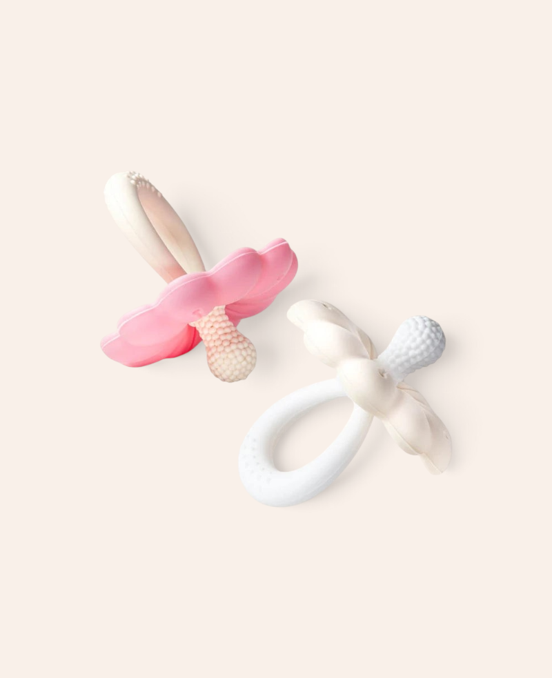 Esmée Baby Beissring Set in Blumenform aus Silikon in Pink und Beige zur sanften Zahnungshilfe für Babys