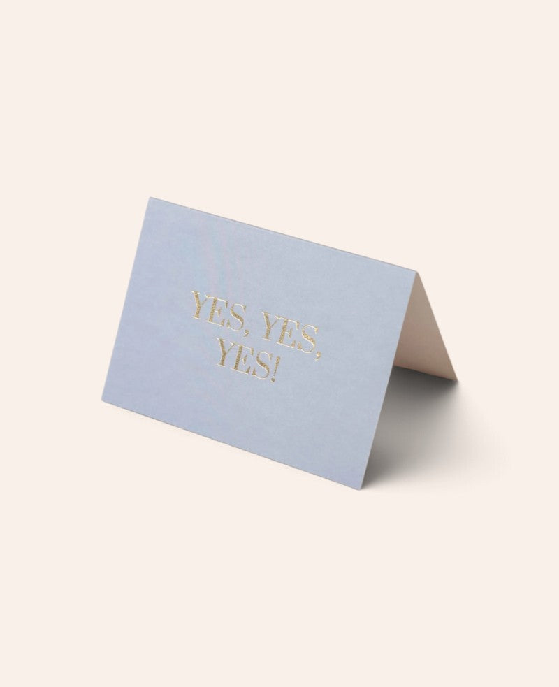 Esmée blaue Klappkarte mit goldener YES YES YES Prägung aus hochwertigem Naturpapier zum Aufstellen