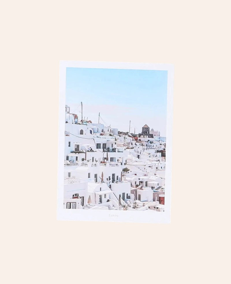 Esmée Postkarte mit Griechenland-Motiv, weiße Häuser auf Santorini, mattes Naturpapier im A6-Format