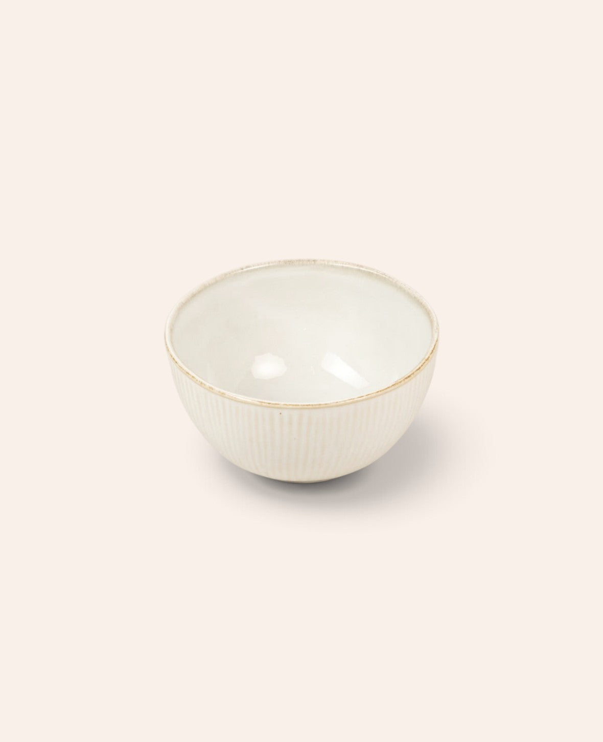 Esmée Nusa Schale aus Steingut in Off White mit feinem Rillenmuster, ideal für Müsli oder Desserts, 14 cm Durchmesser