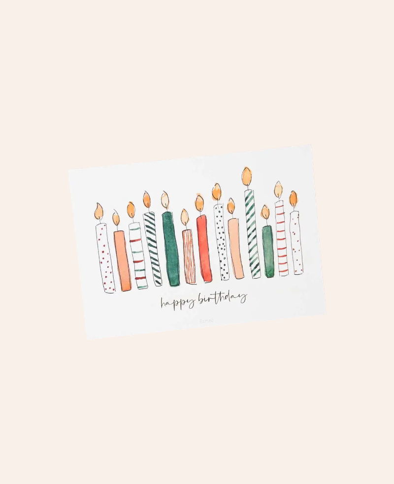 Esmée Postkarte Birthday Candles im A6 Format mit bunten, handgezeichneten Geburtstagskerzen auf mattem Naturpapier