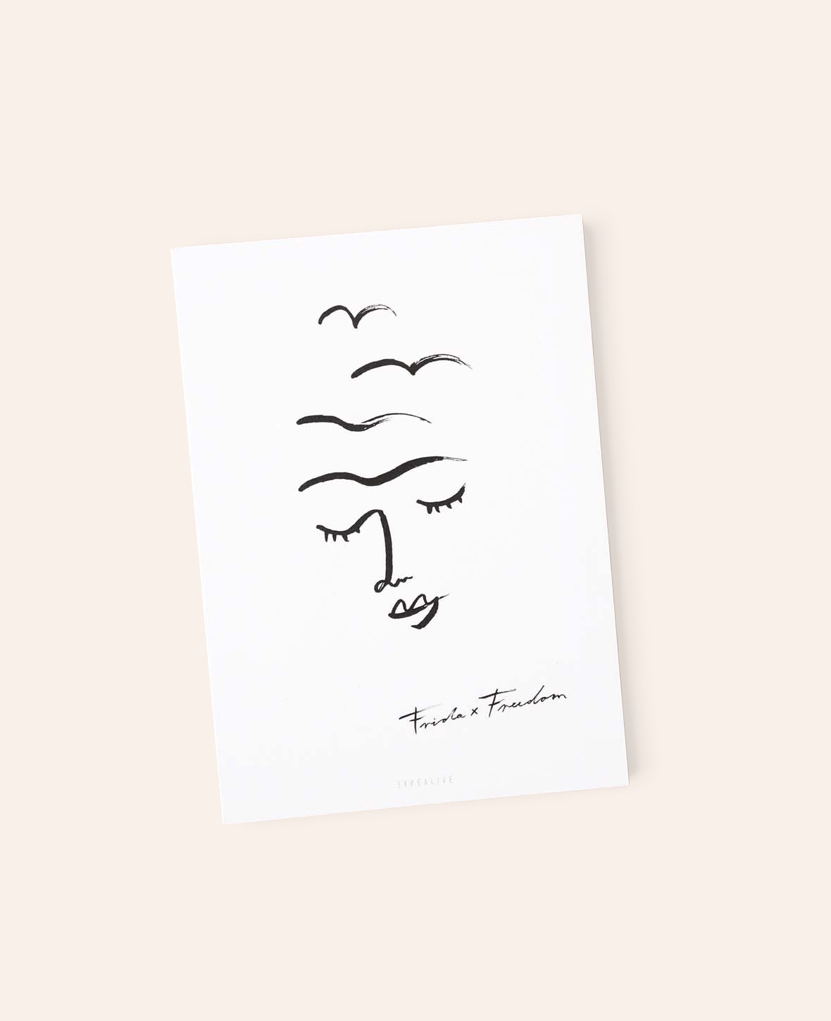 Esmée Postkarte Frida x Freedom mit minimalistischer schwarzer Strichzeichnung eines Frauengesichts auf weißem Papier