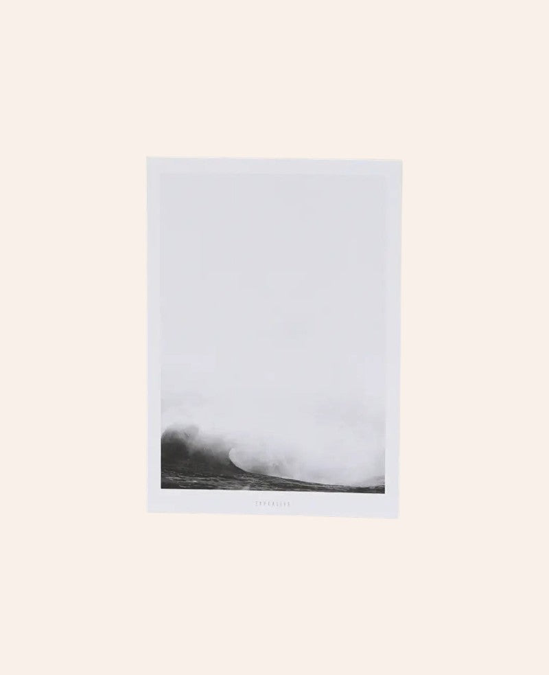 Esmée Postkarte mit Wellen-Motiv im A6-Format auf mattem Naturpapier in Schwarz-Weiß