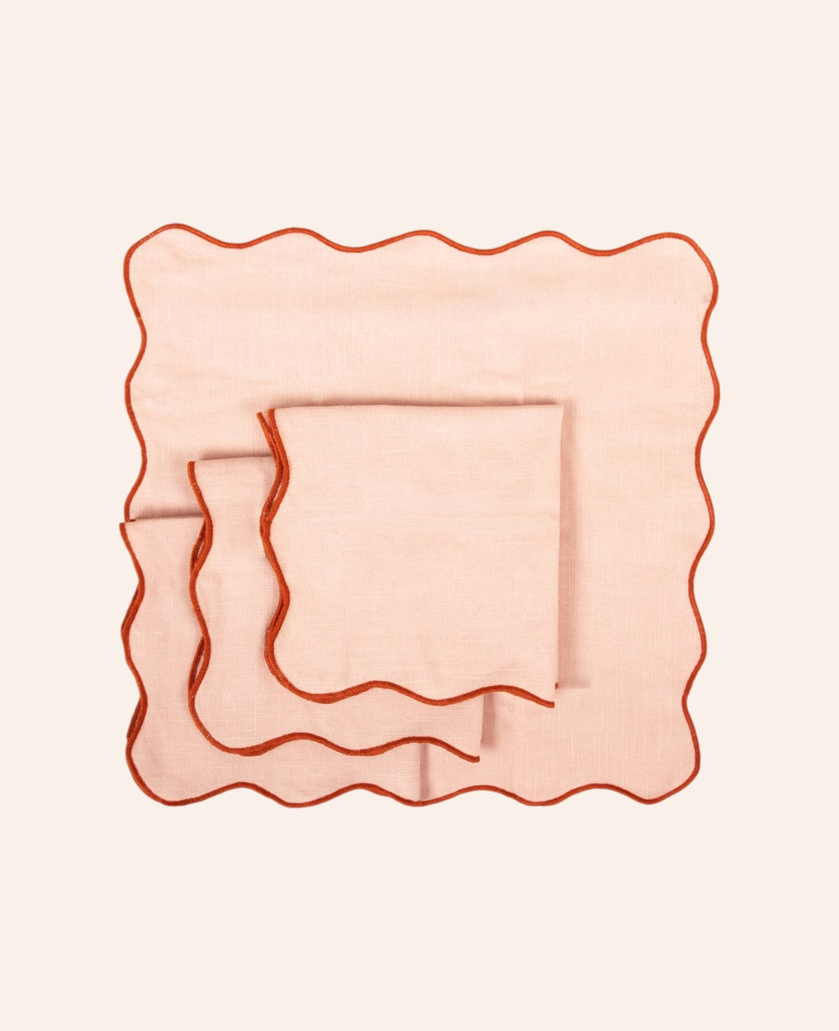 Esmée 4er-Set rosa Baumwollservietten mit wellenförmigem Rand in Rot, 40x40 cm für eine stilvolle Tischdekoration