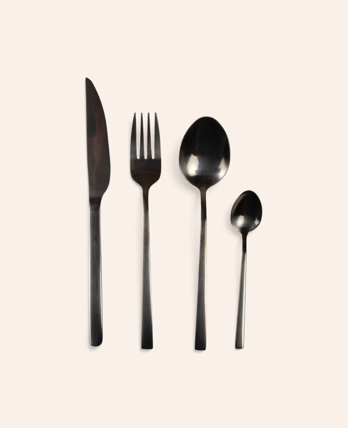 Esmée 16-teiliges Besteckset aus schwarzem Edelstahl mit glänzender PVD-Beschichtung und modernem Design