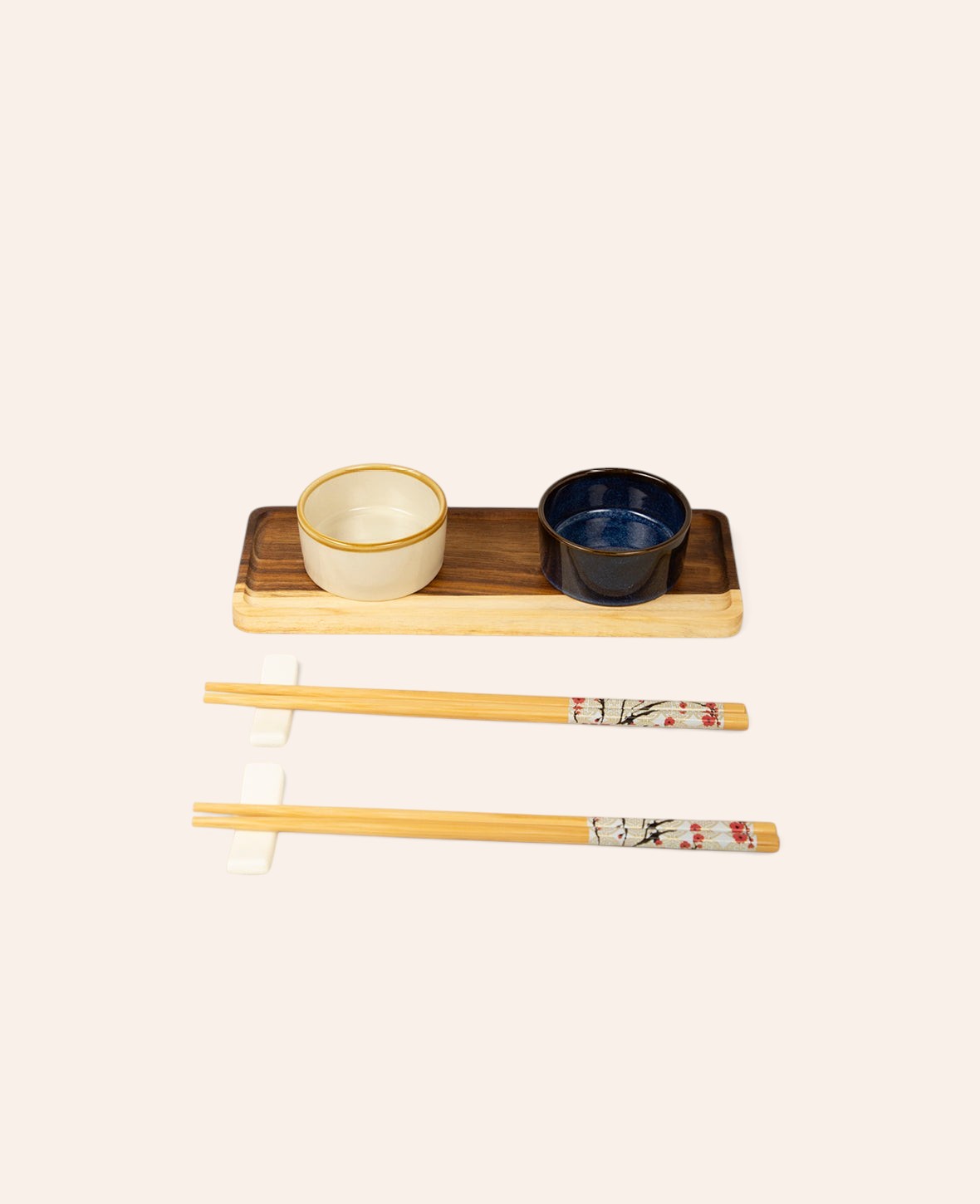 Esmée 9-teiliges Sushi-Set mit Akazienholz-Serviertablett, Porzellanschalen und verzierten Bambus-Essstäbchen