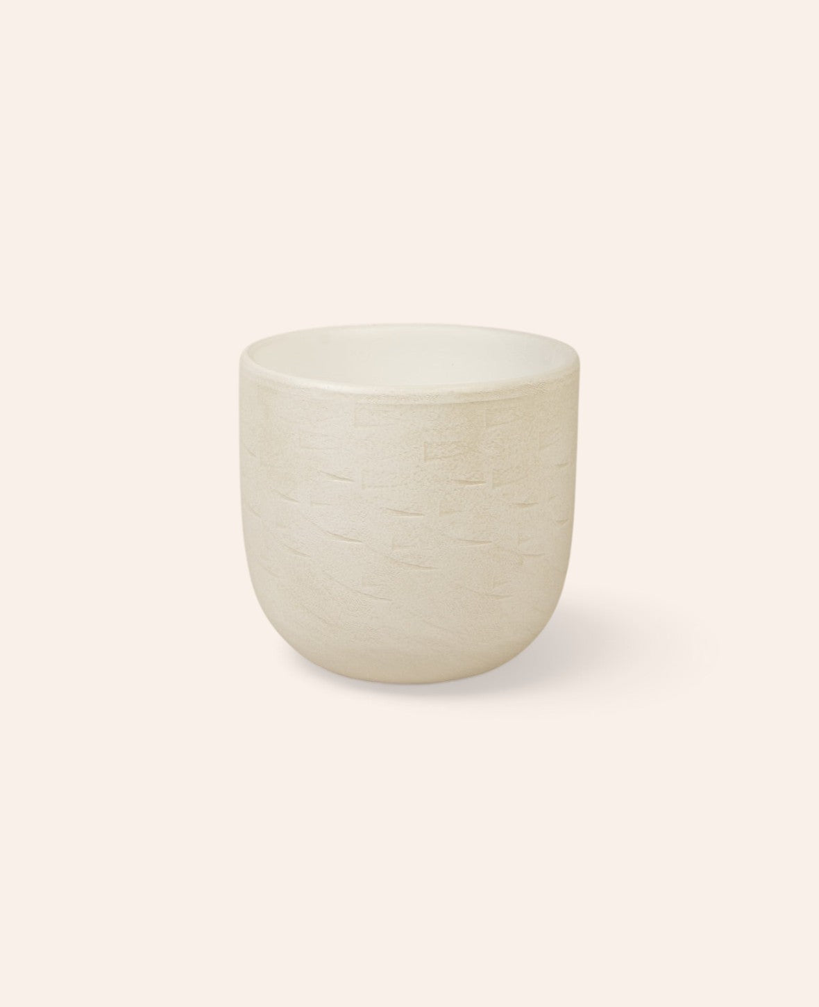 Esmée Blumentopf aus Terrakotta in Off White mit natürlicher Oberflächenstruktur für Zimmerpflanzen